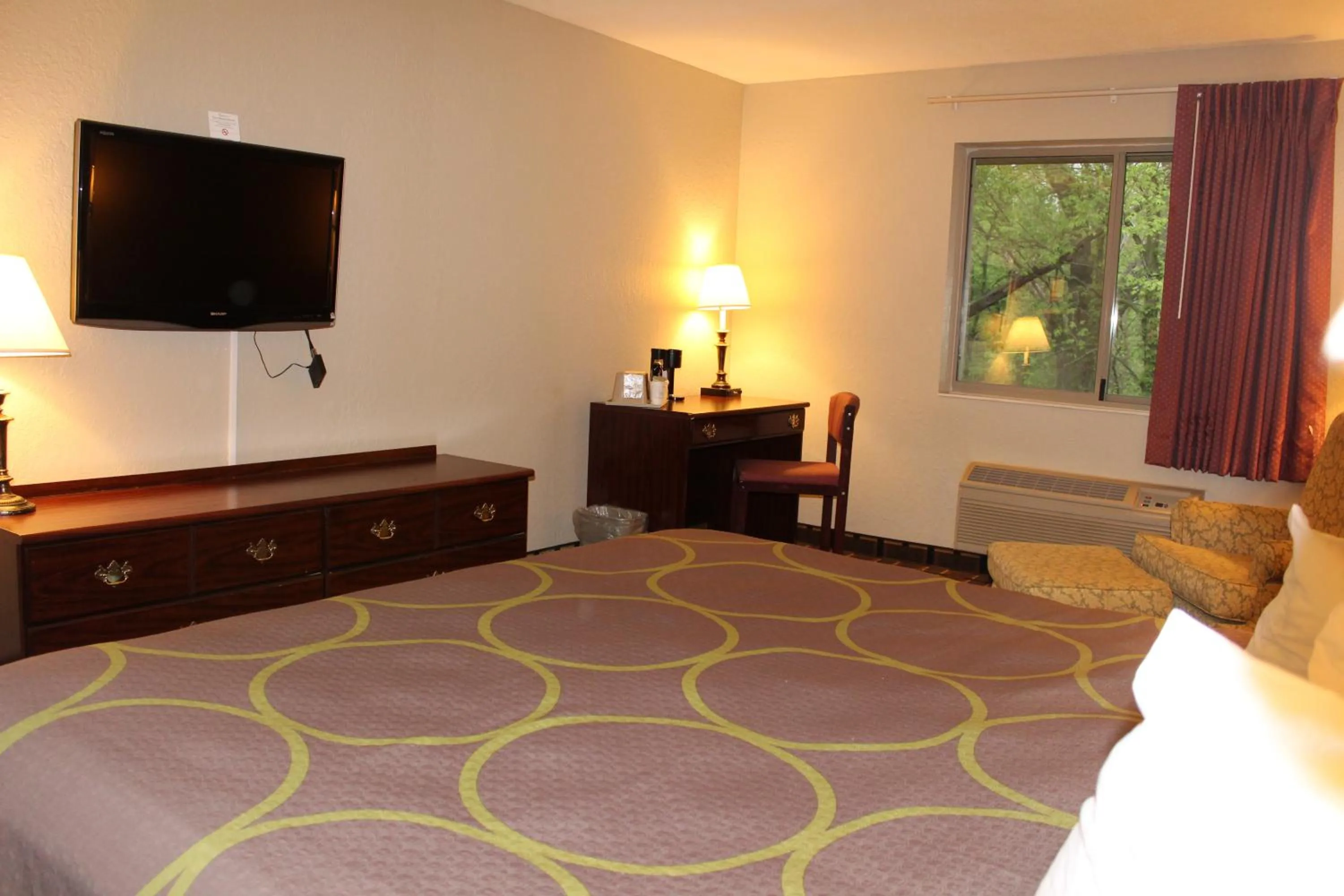 TV and multimedia, Bed in Super 8 by Wyndham Valparaiso