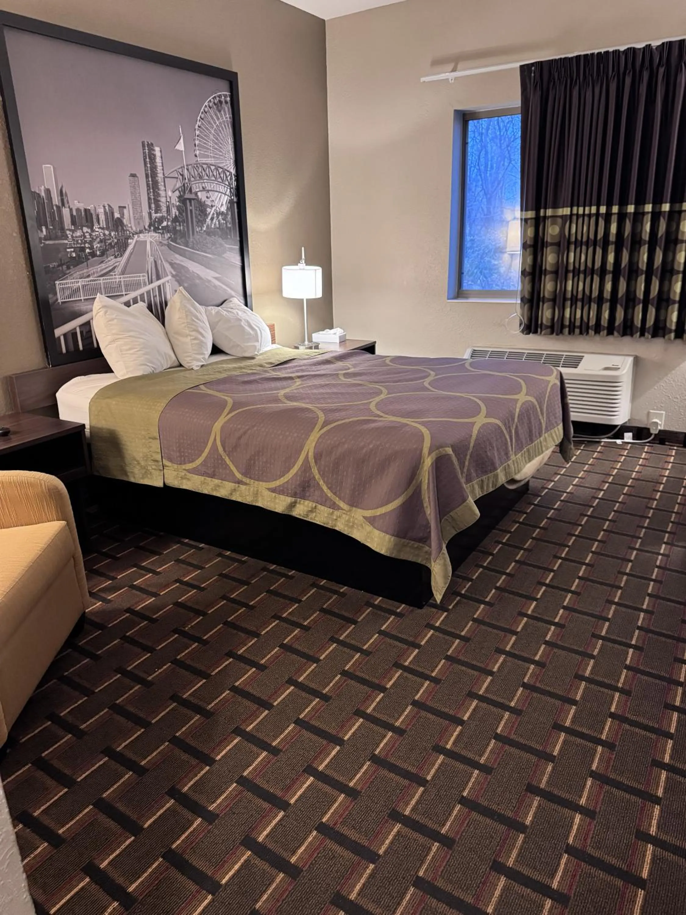 Bed in Super 8 by Wyndham Valparaiso