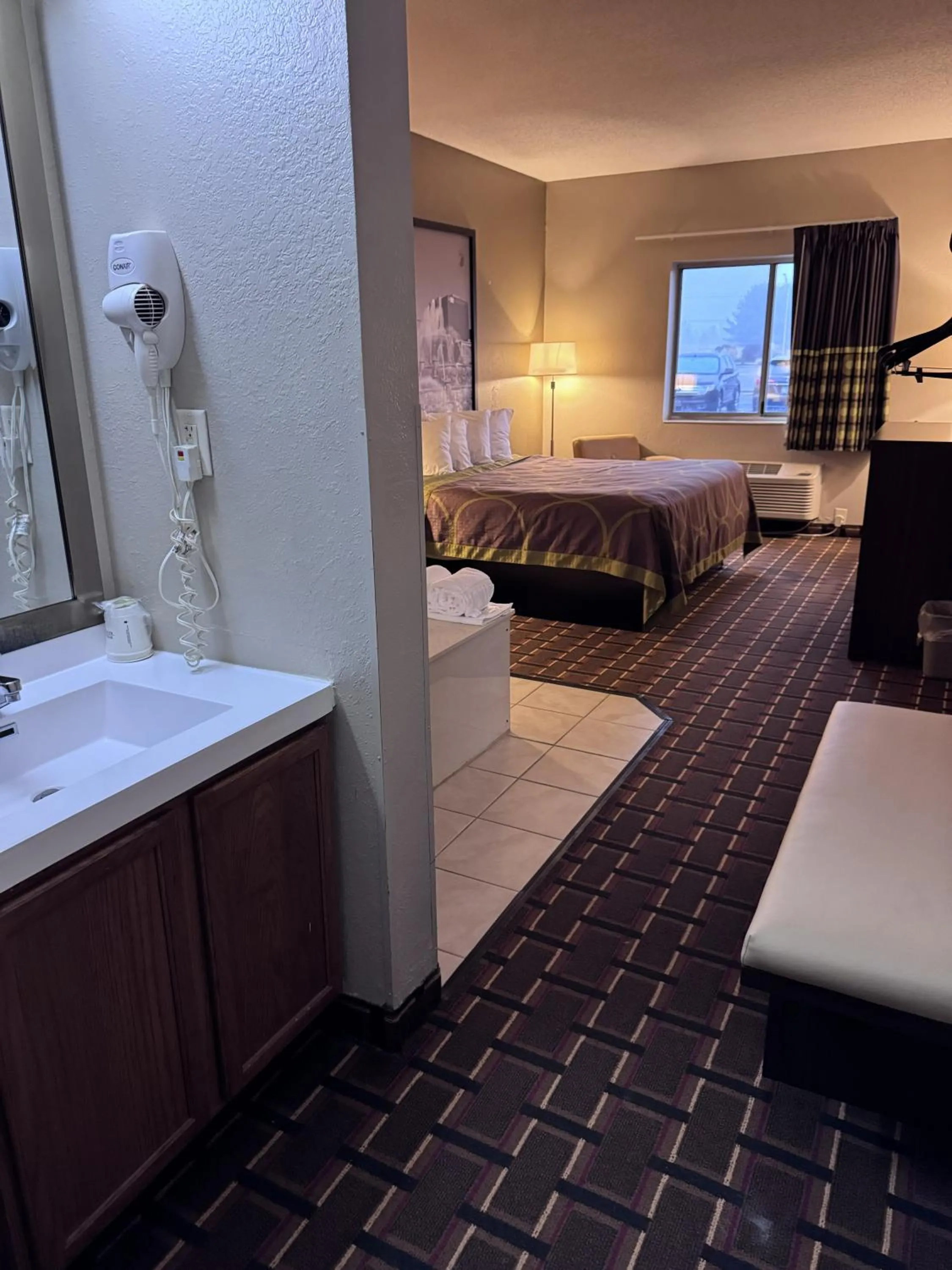 Photo of the whole room, Bed in Super 8 by Wyndham Valparaiso