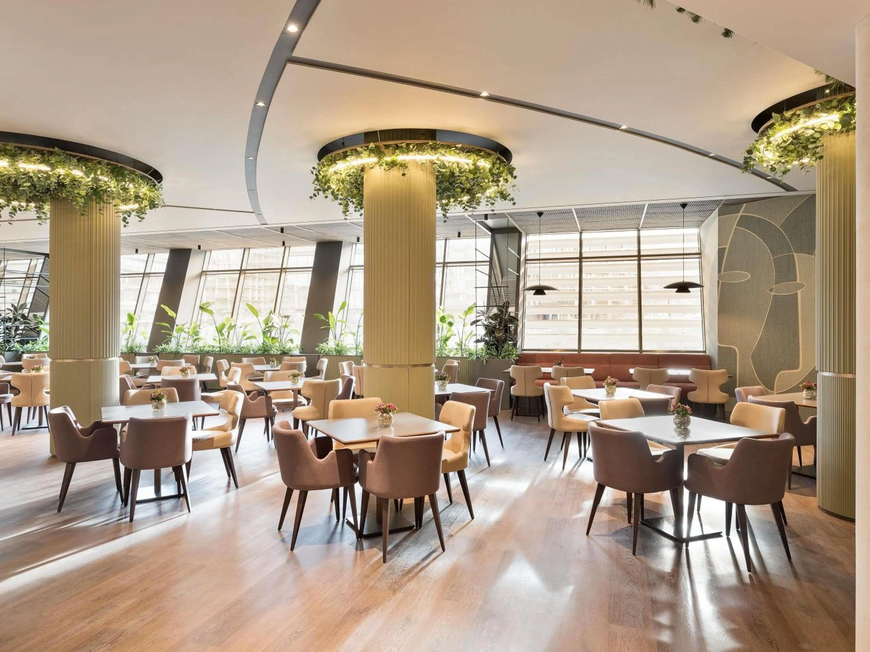 Restaurant/places to eat in Mercure Sofia City