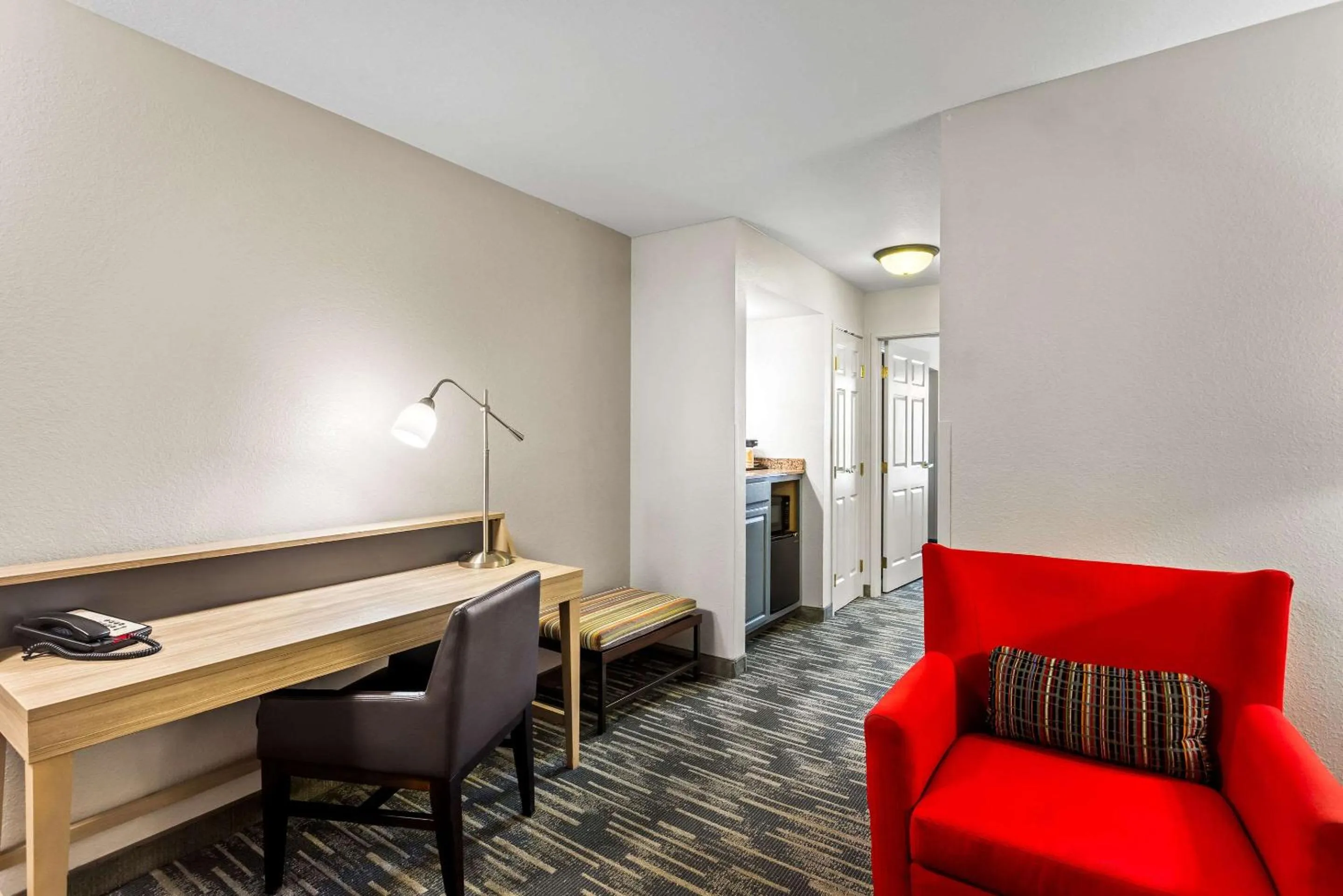 Bedroom in Country Inn & Suites by Radisson, Portage, IN