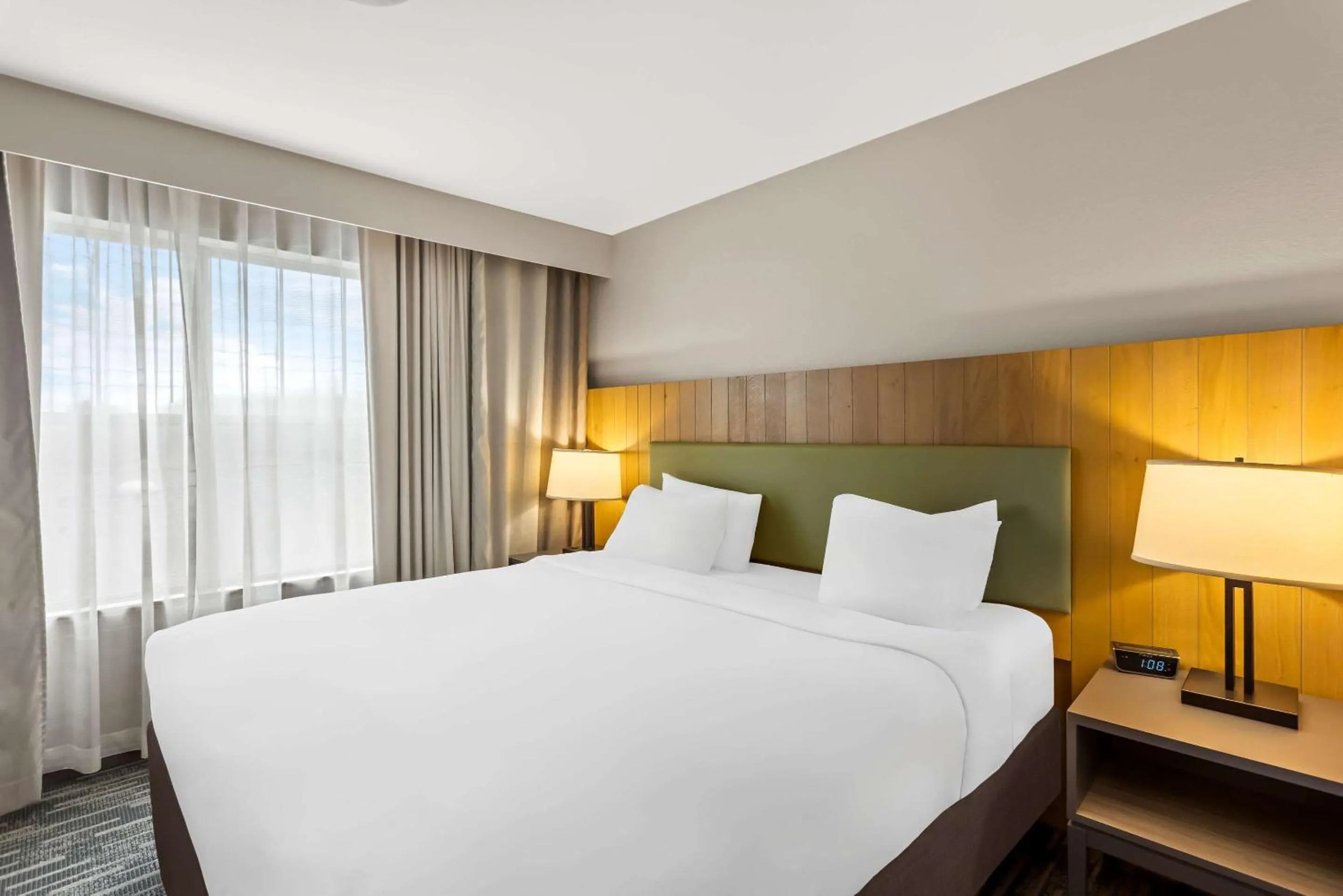 Bedroom, Bed in Country Inn & Suites by Radisson, Portage, IN