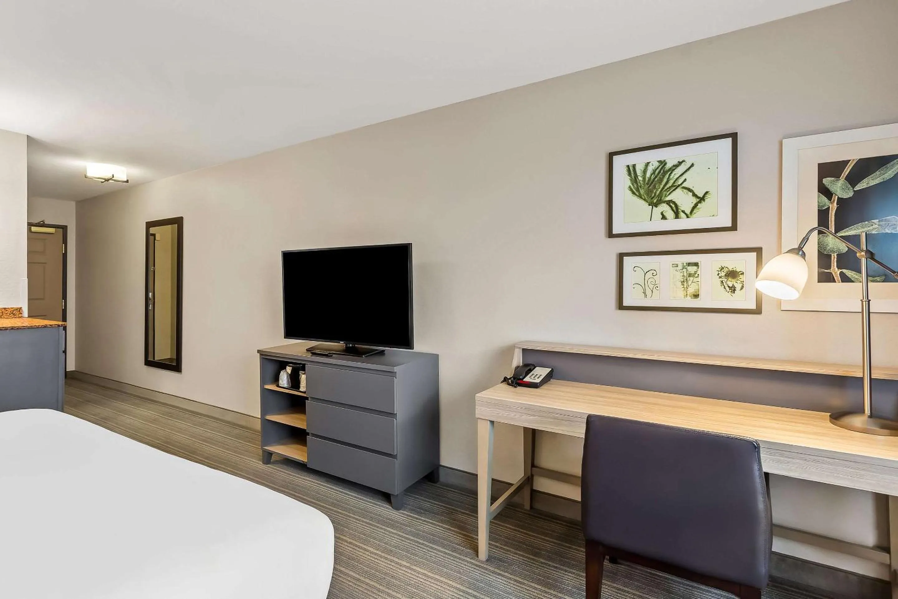 Bedroom, Bed in Country Inn & Suites by Radisson, Portage, IN