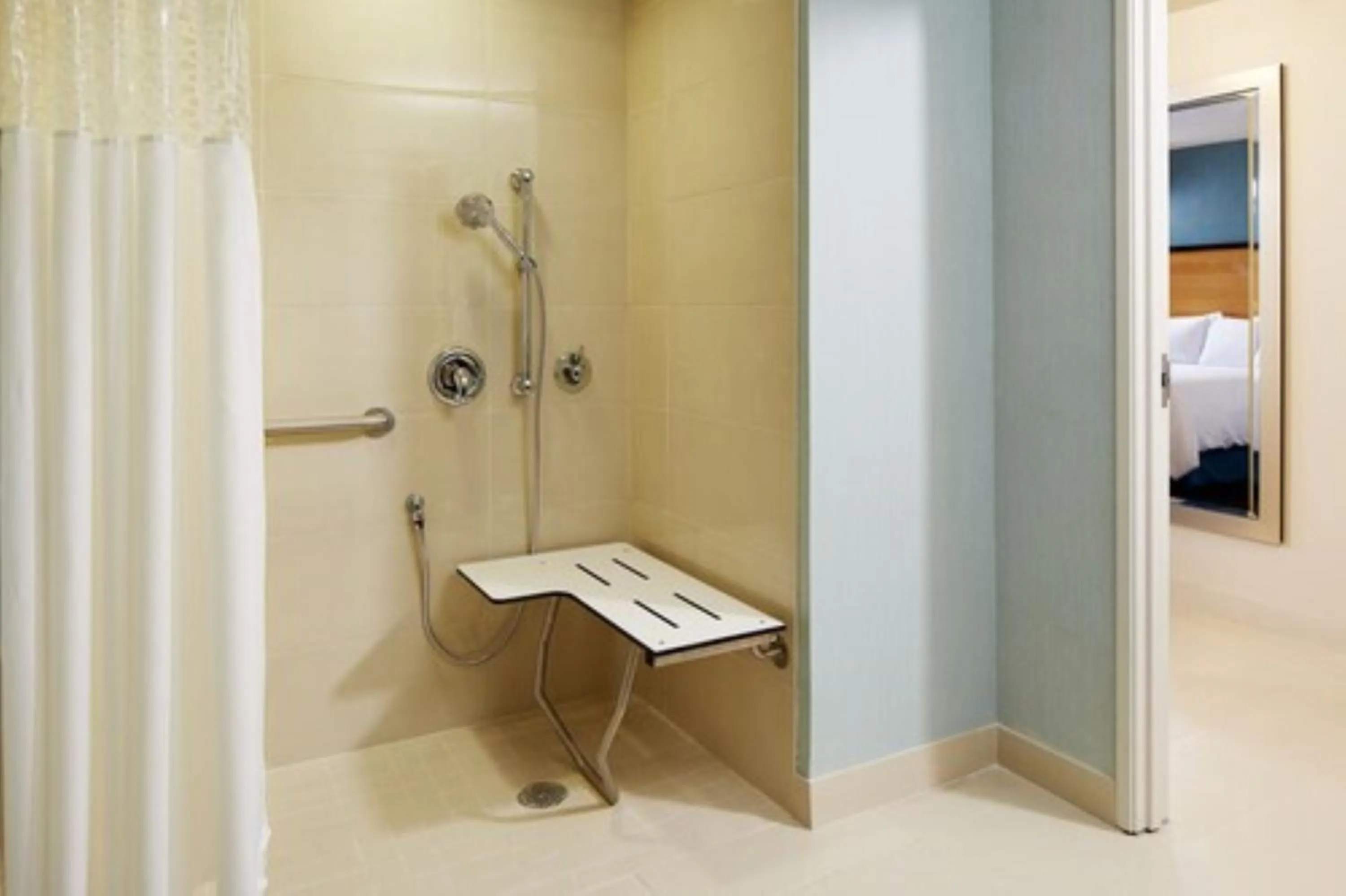 Bathroom in Hampton Inn San Diego Mission Valley