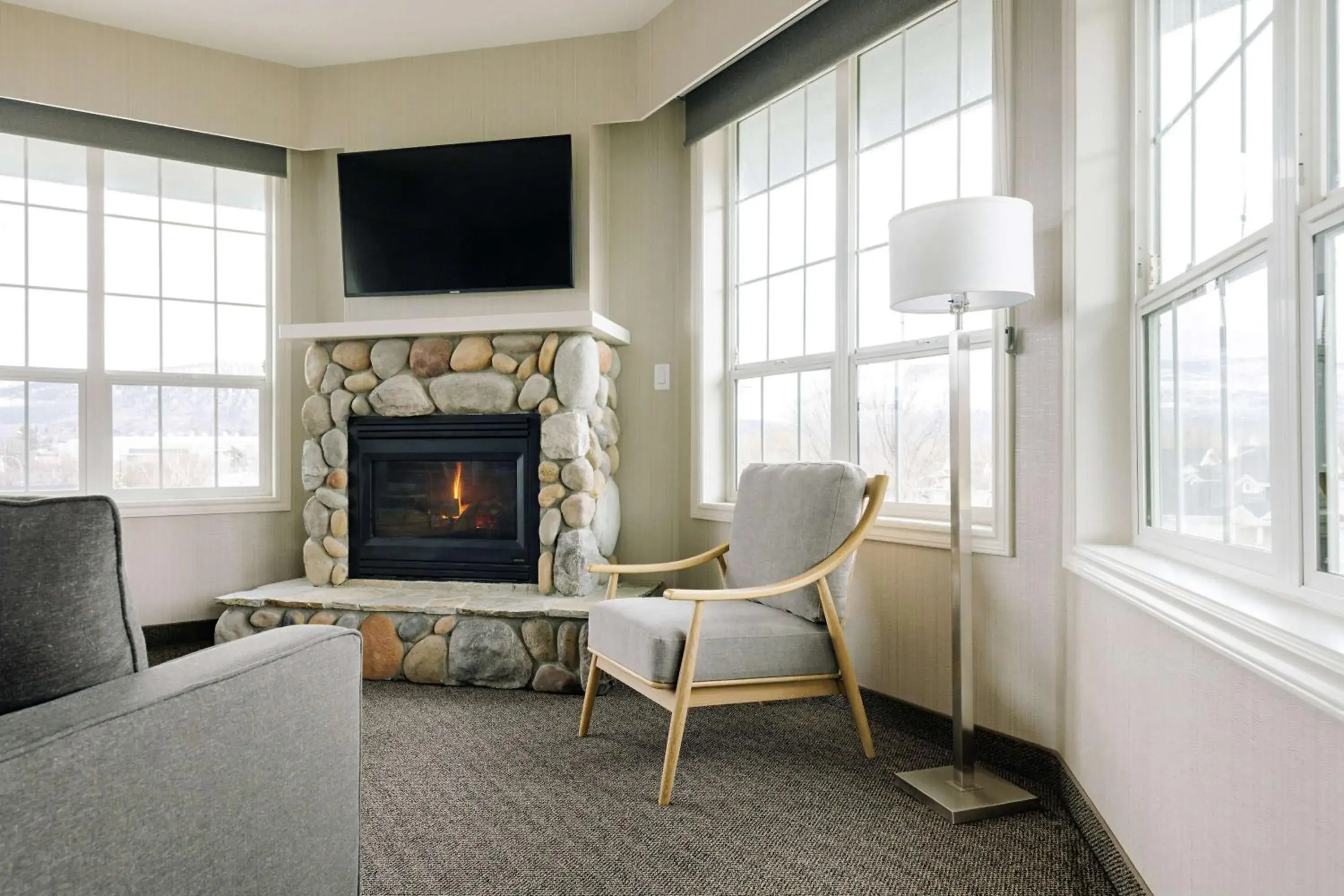 One-Bedroom Corner Queen Suite - Non-Smoking in Balcomo, a Ramada by Wyndham One-Bedroom Corner Queen Suite - Non-Smoking in Balcomo, a Ramada by Wyndham