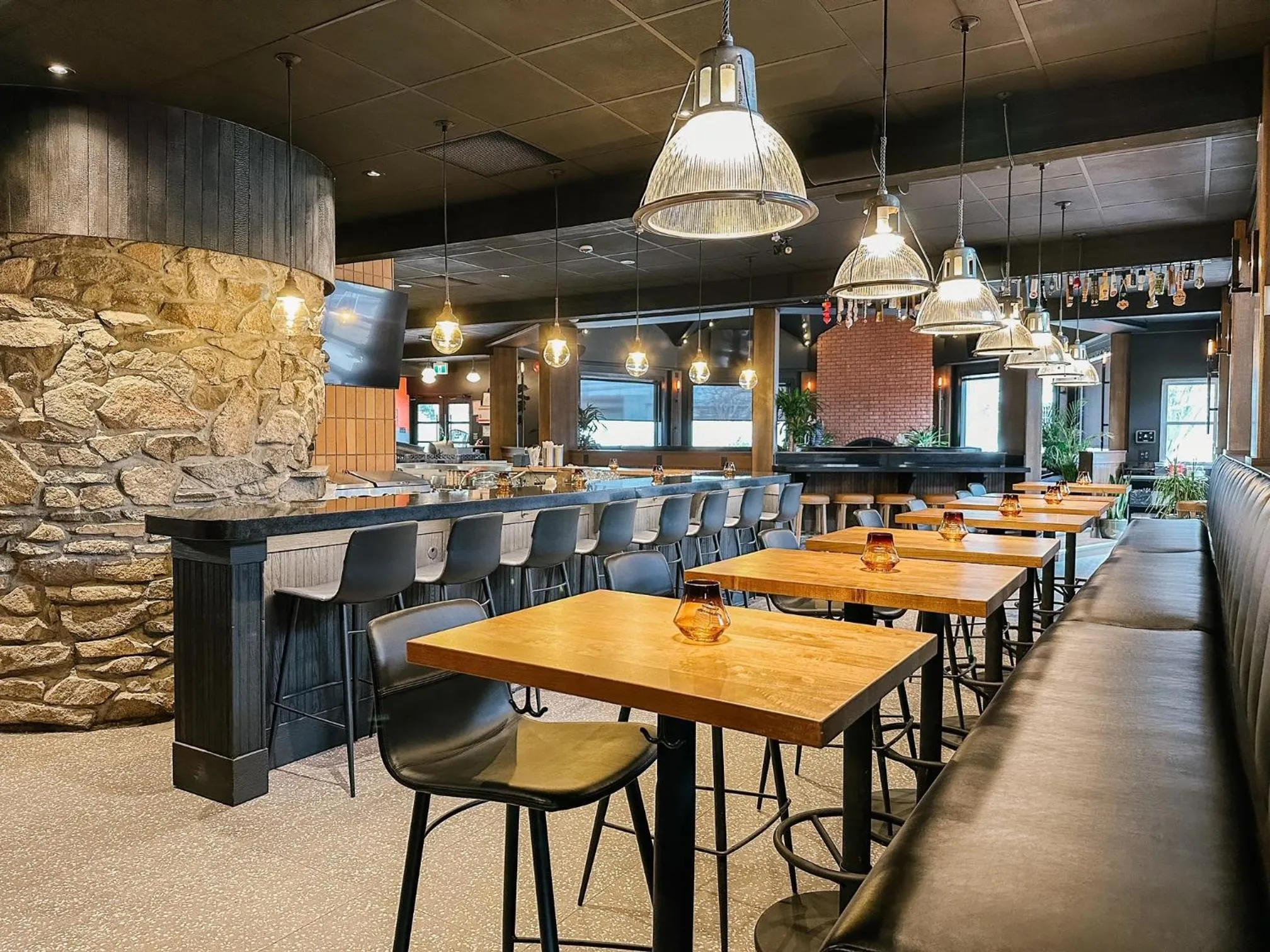 Restaurant/places to eat in Balcomo, a Ramada by Wyndham