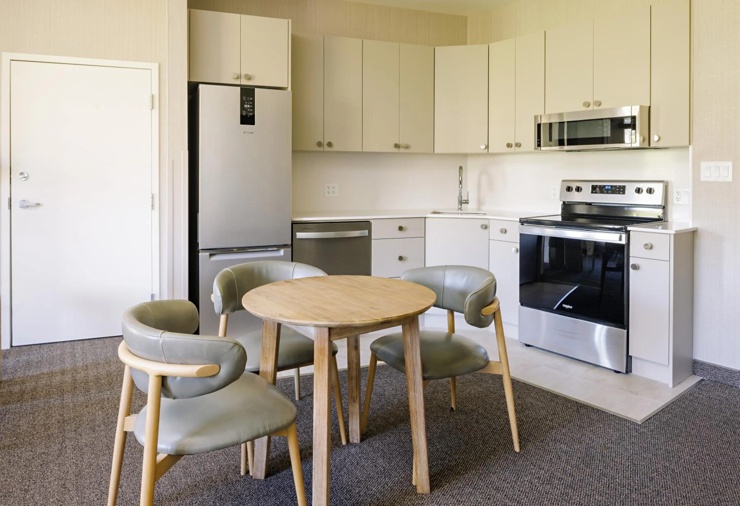 Kitchen or kitchenette in Balcomo, a Ramada by Wyndham
