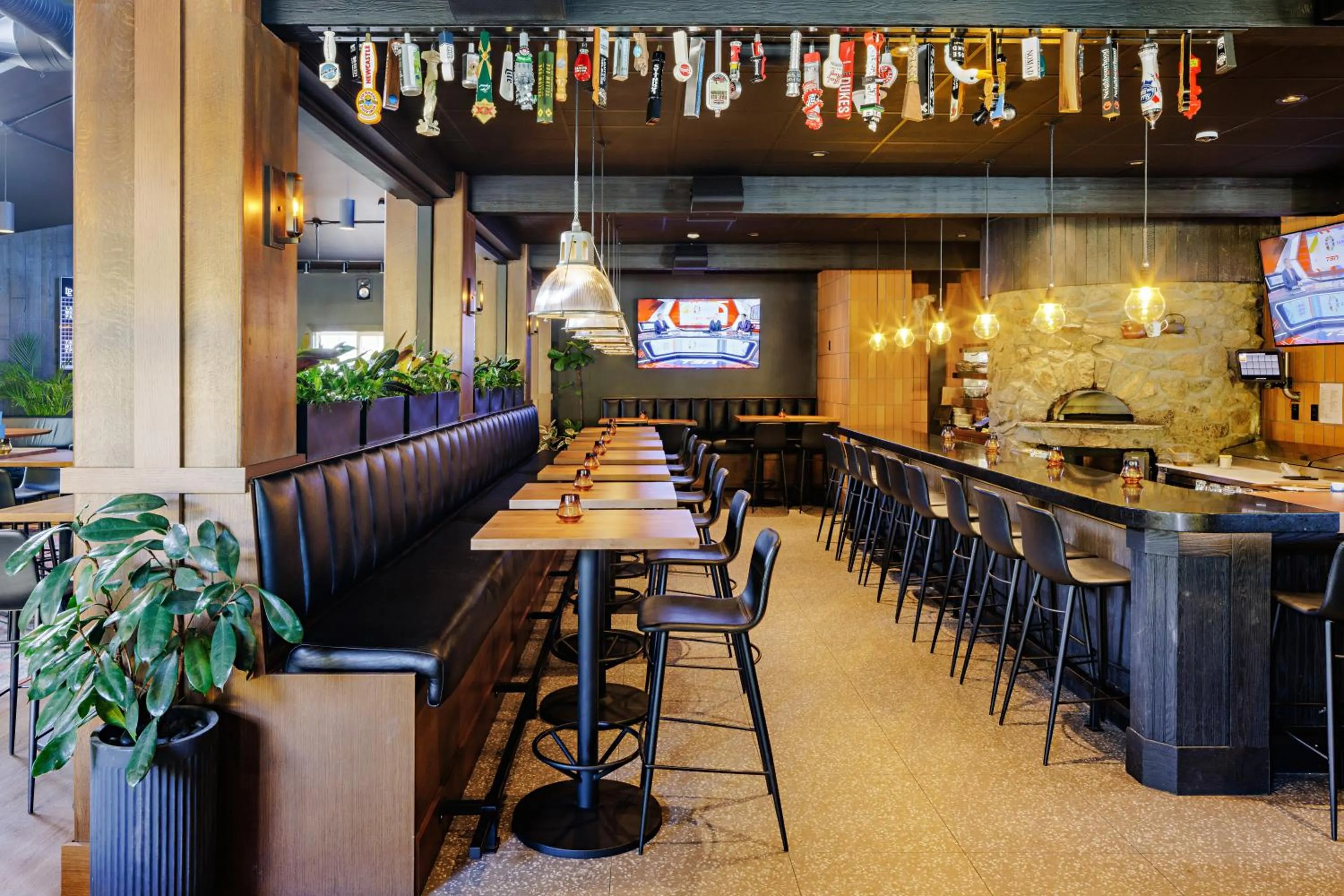 Restaurant/places to eat in Balcomo, a Ramada by Wyndham