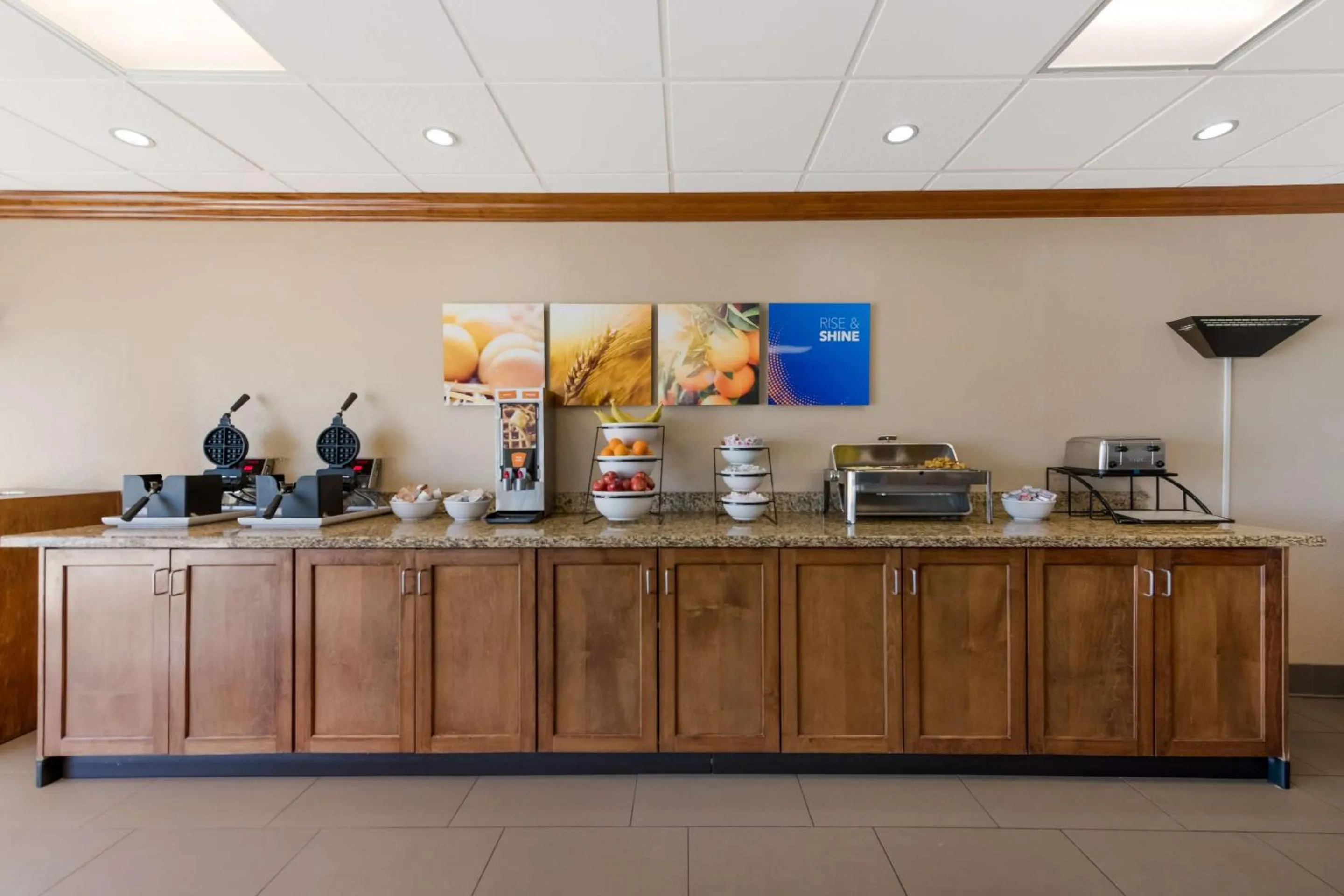 Breakfast in Comfort Inn South Oceanfront