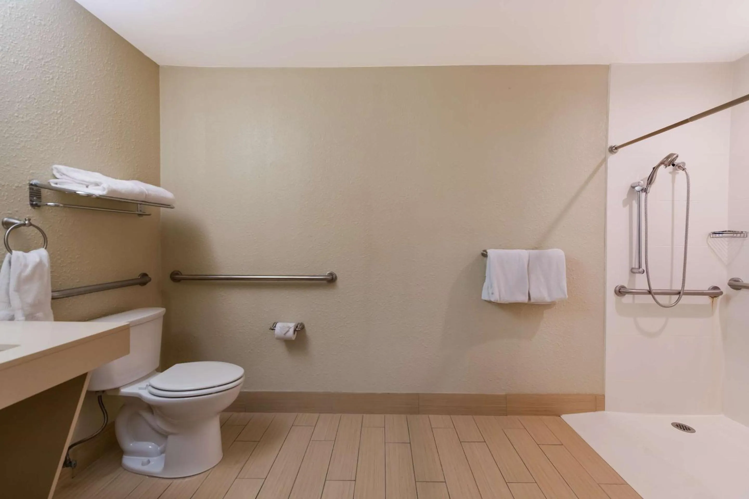 Bedroom in Comfort Inn South Oceanfront