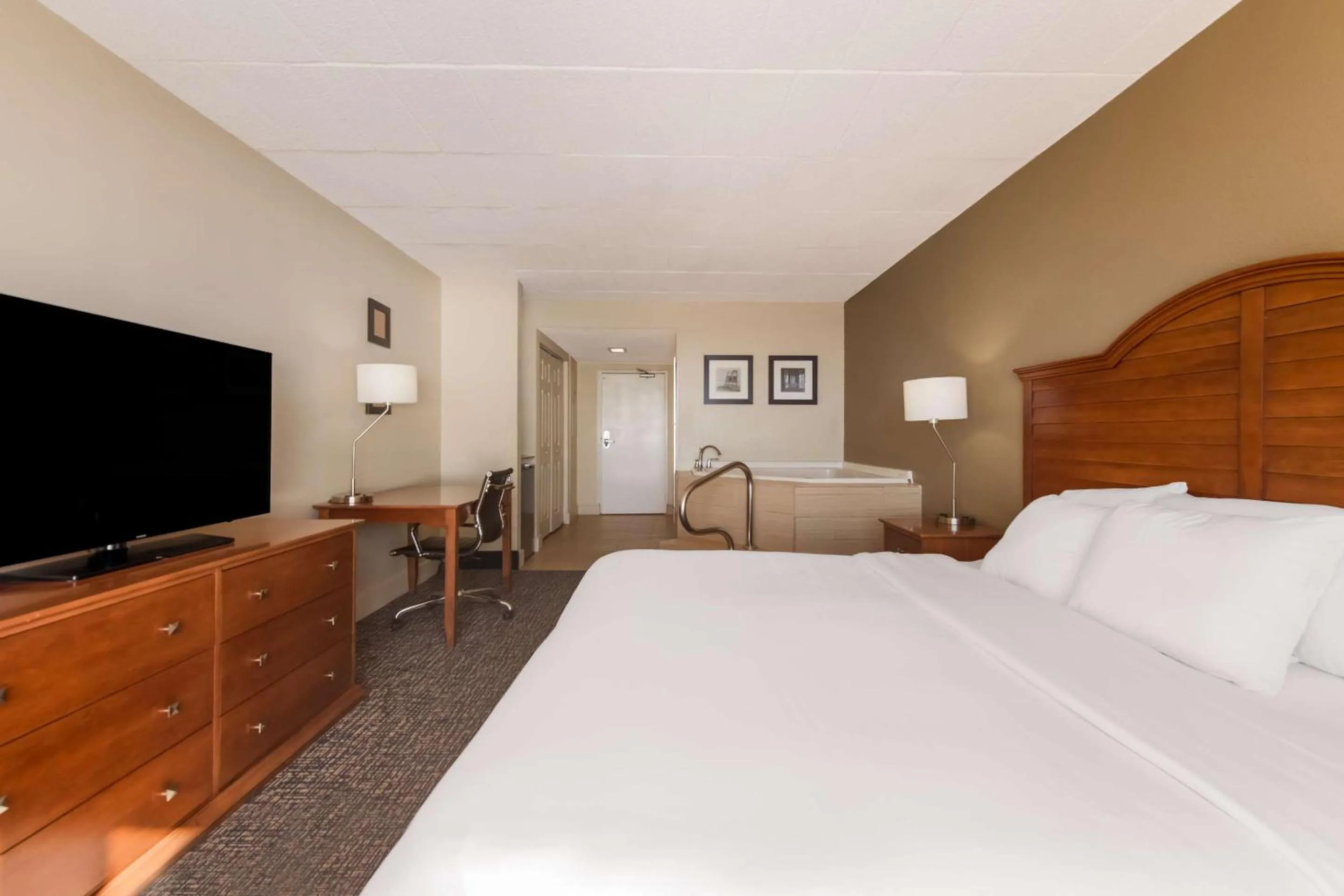 Bedroom, Bed in Comfort Inn South Oceanfront