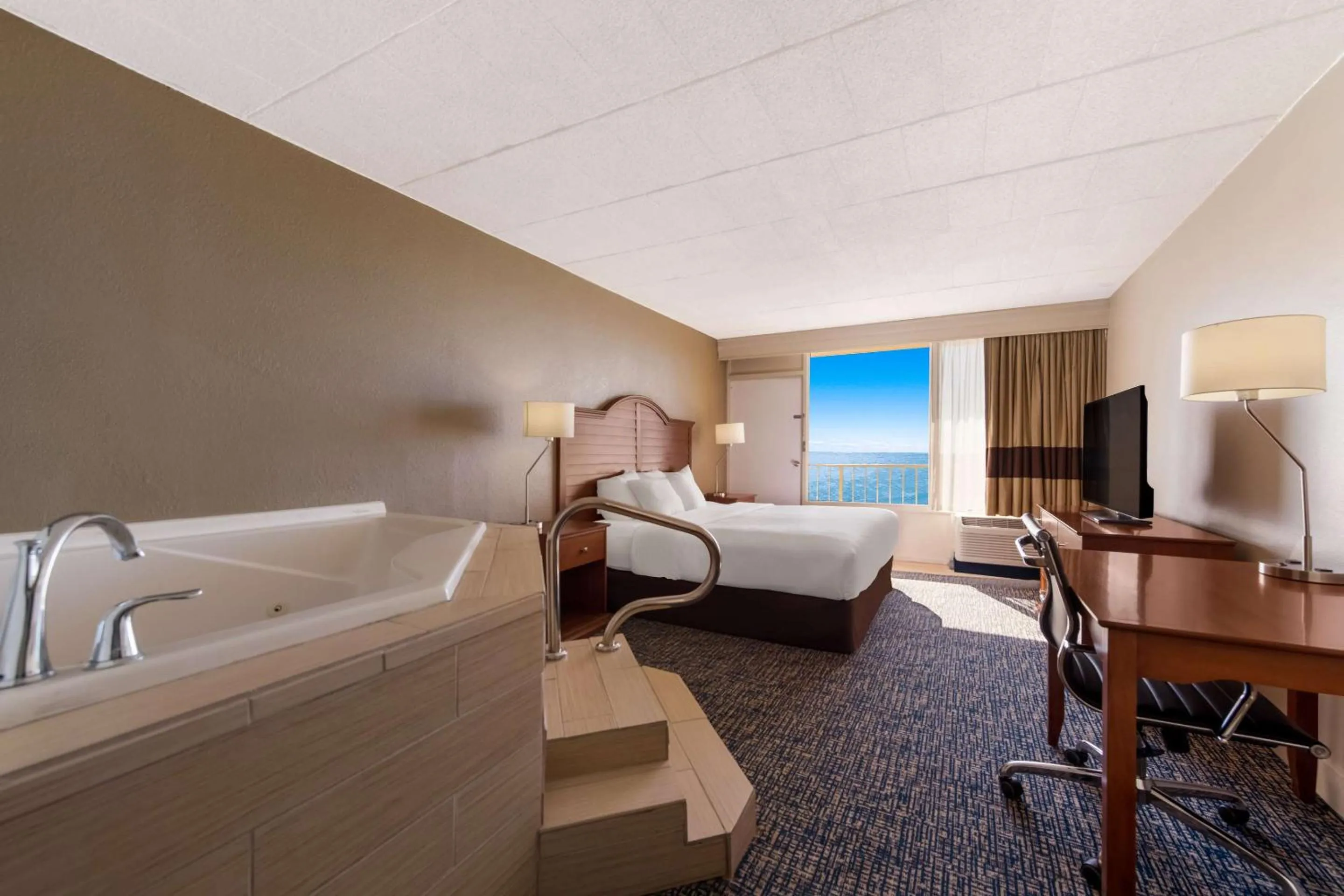 Bedroom, Bed in Comfort Inn South Oceanfront