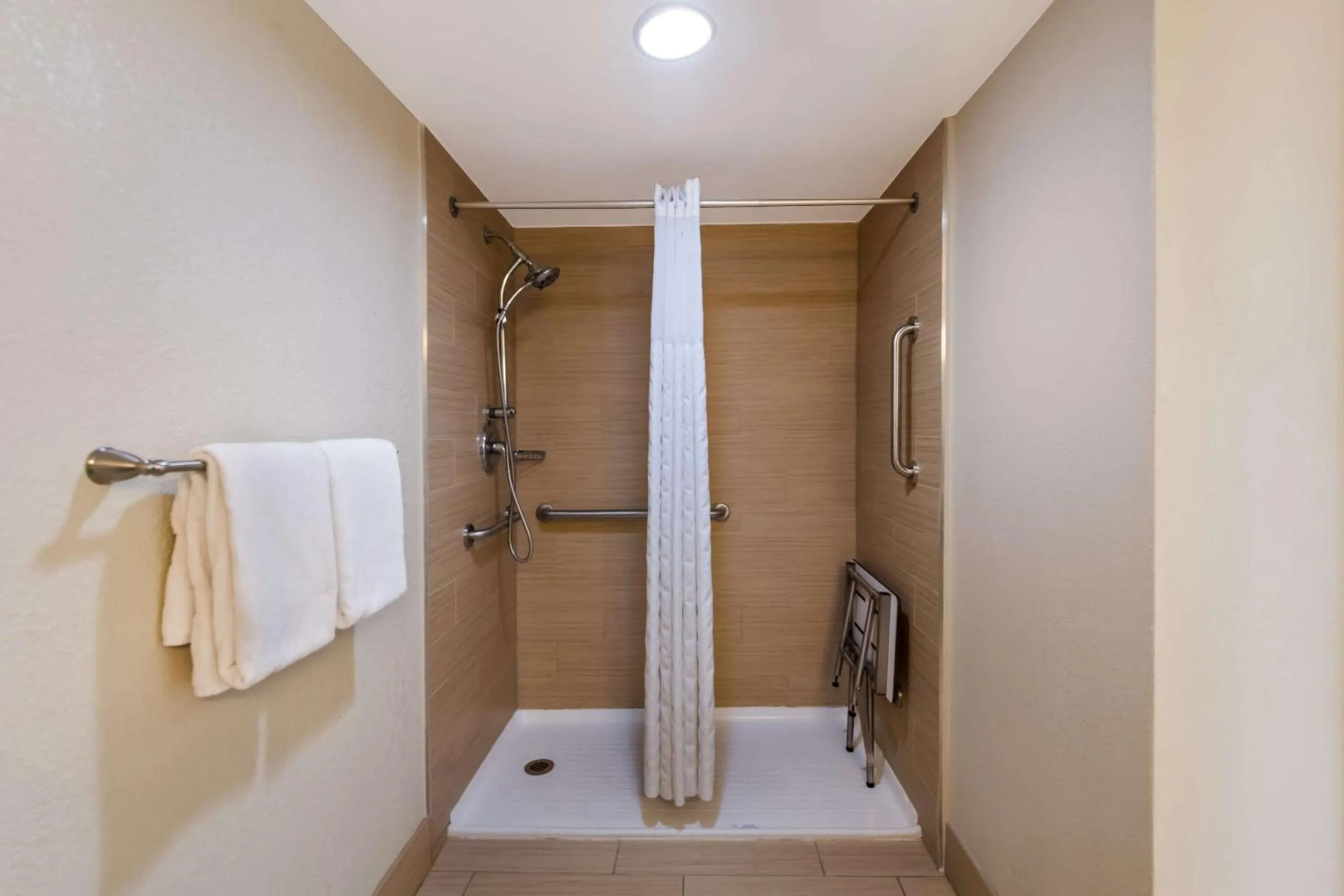 Bedroom in Comfort Inn South Oceanfront