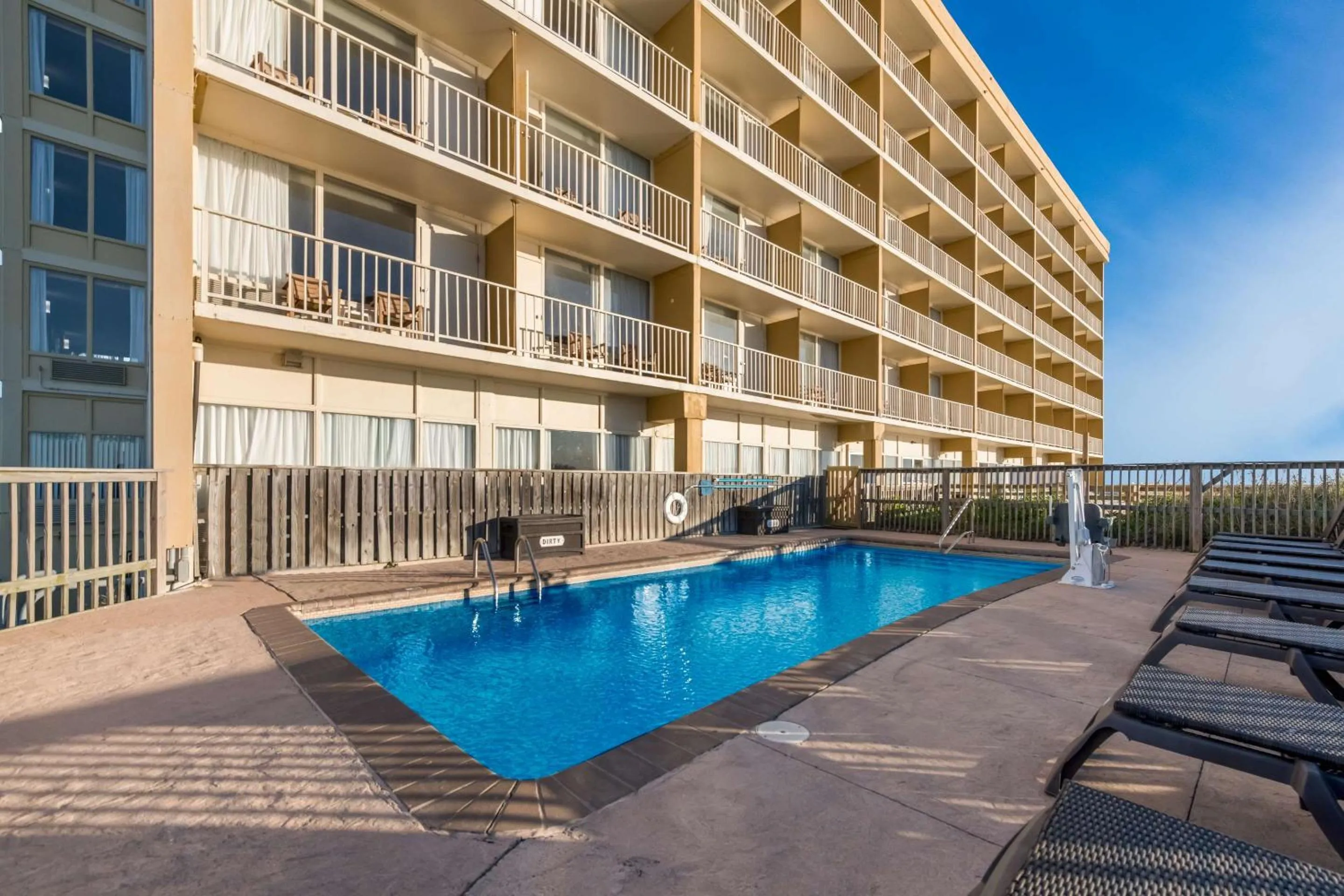 Swimming pool in Comfort Inn South Oceanfront