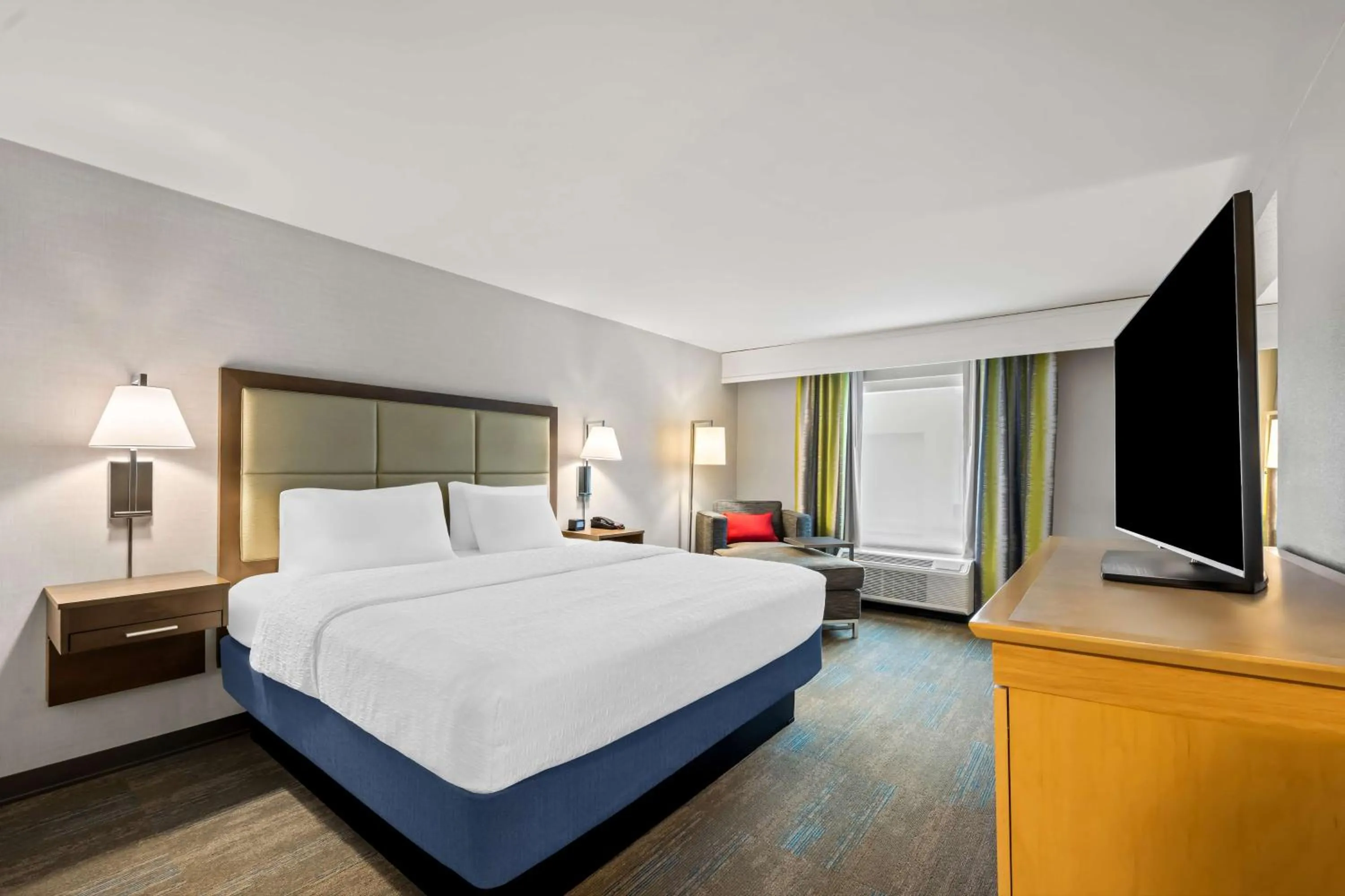 Bed in Hampton Inn & Suites Wilson I-95