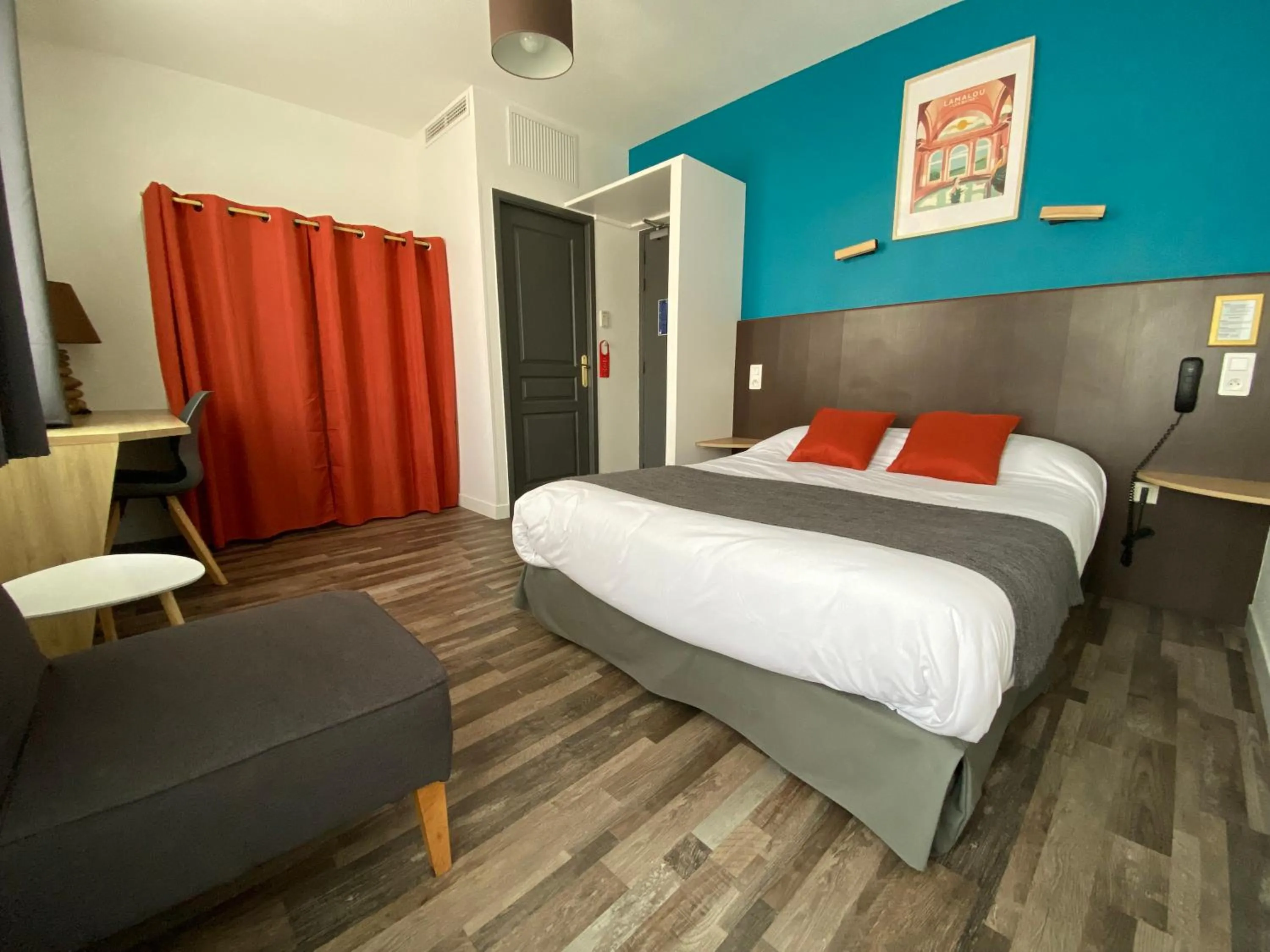 Photo of the whole room, Bed in REV HÔTEL