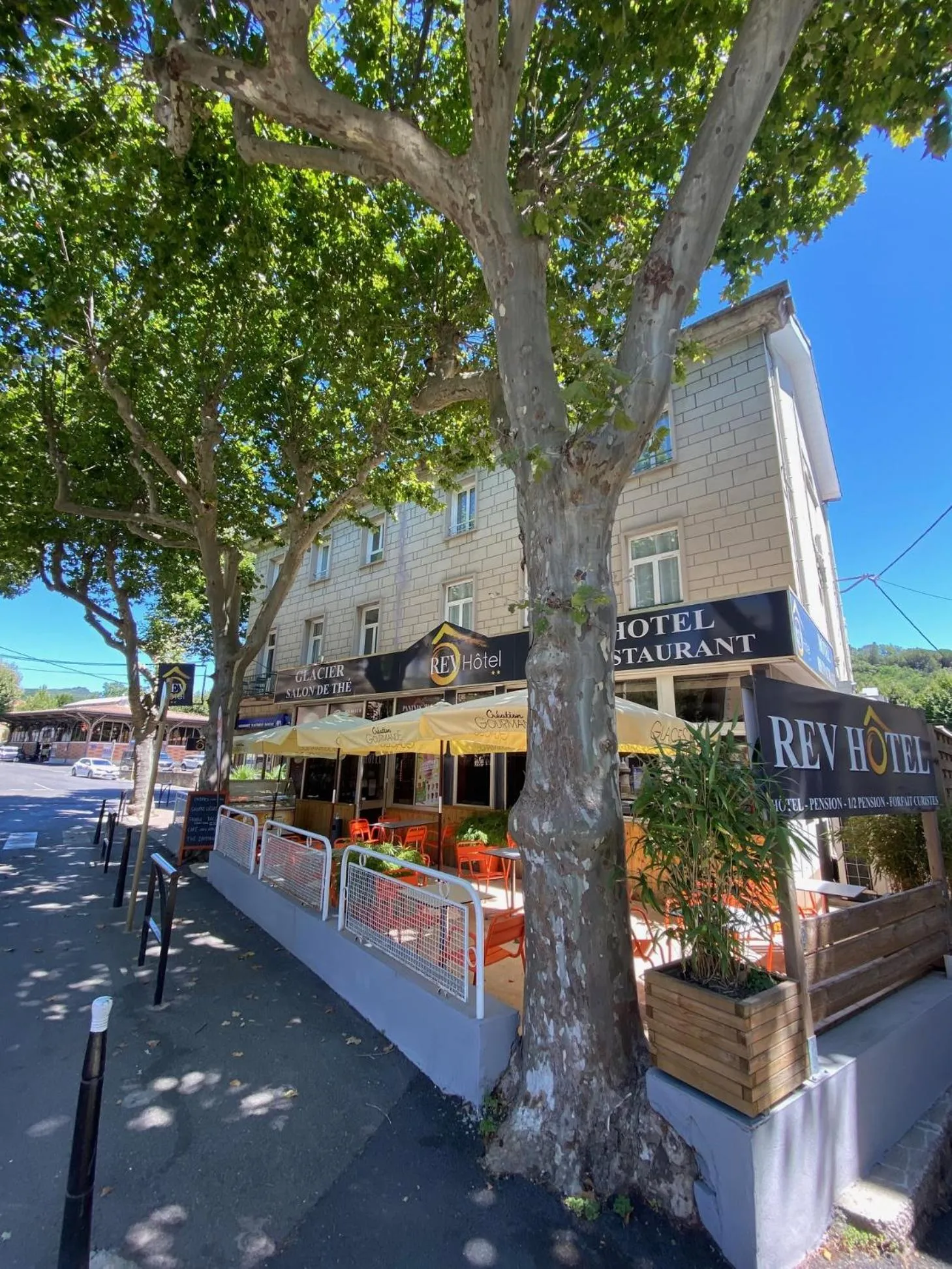 Property building in REV HÔTEL