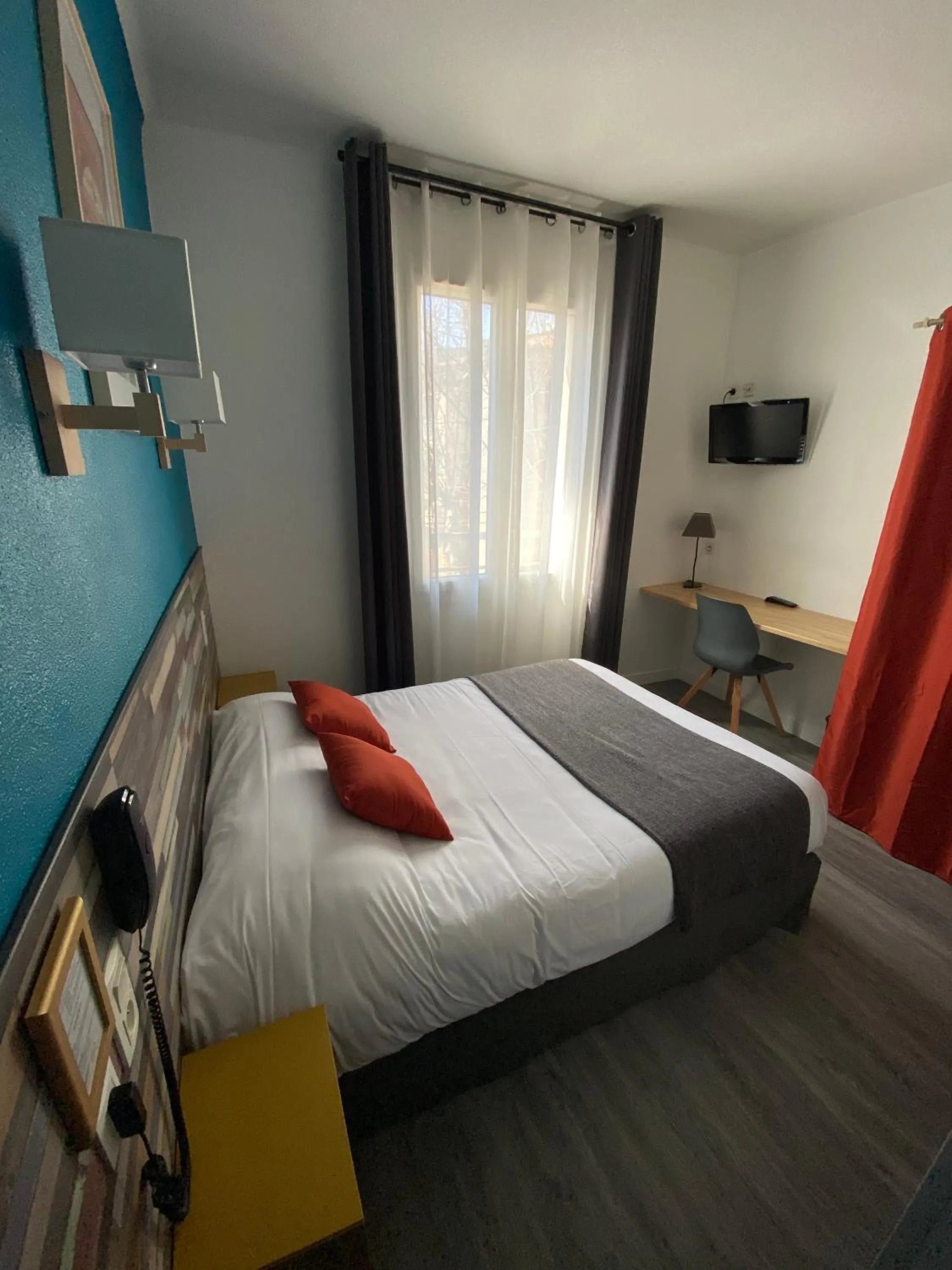 Photo of the whole room, Bed in REV HÔTEL