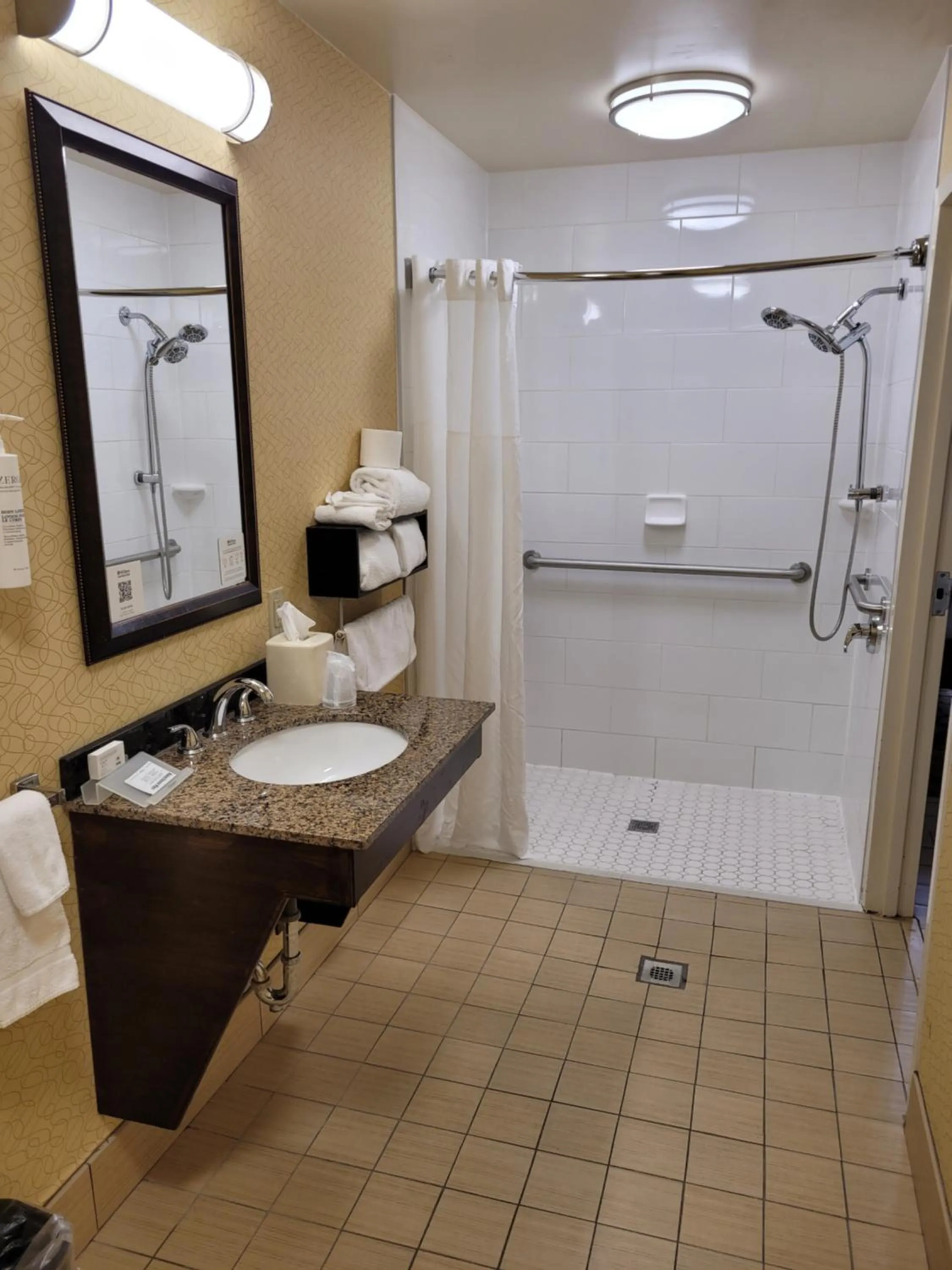 Bathroom in Hilton Garden Inn Tulsa Airport