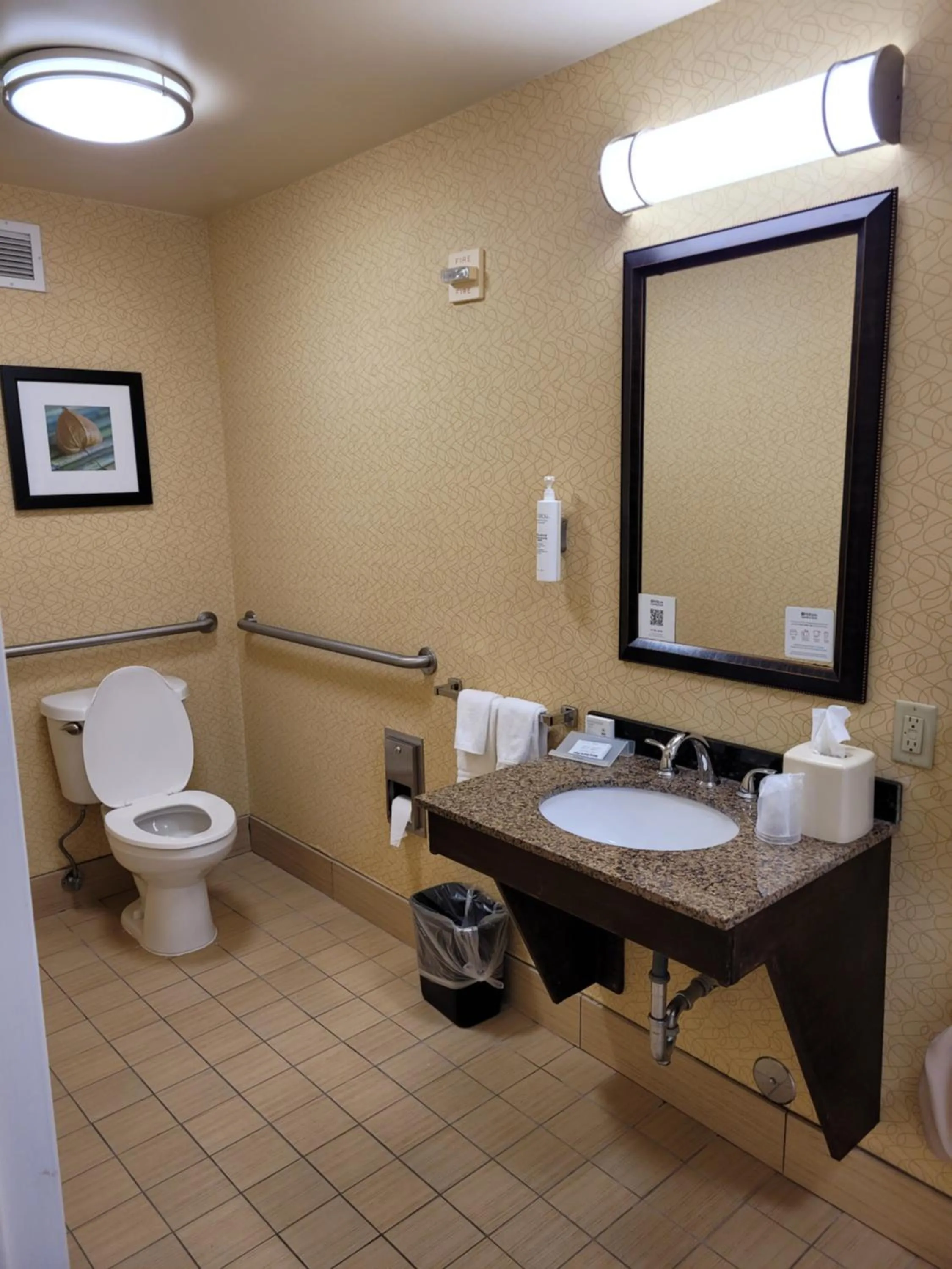 Bathroom in Hilton Garden Inn Tulsa Airport