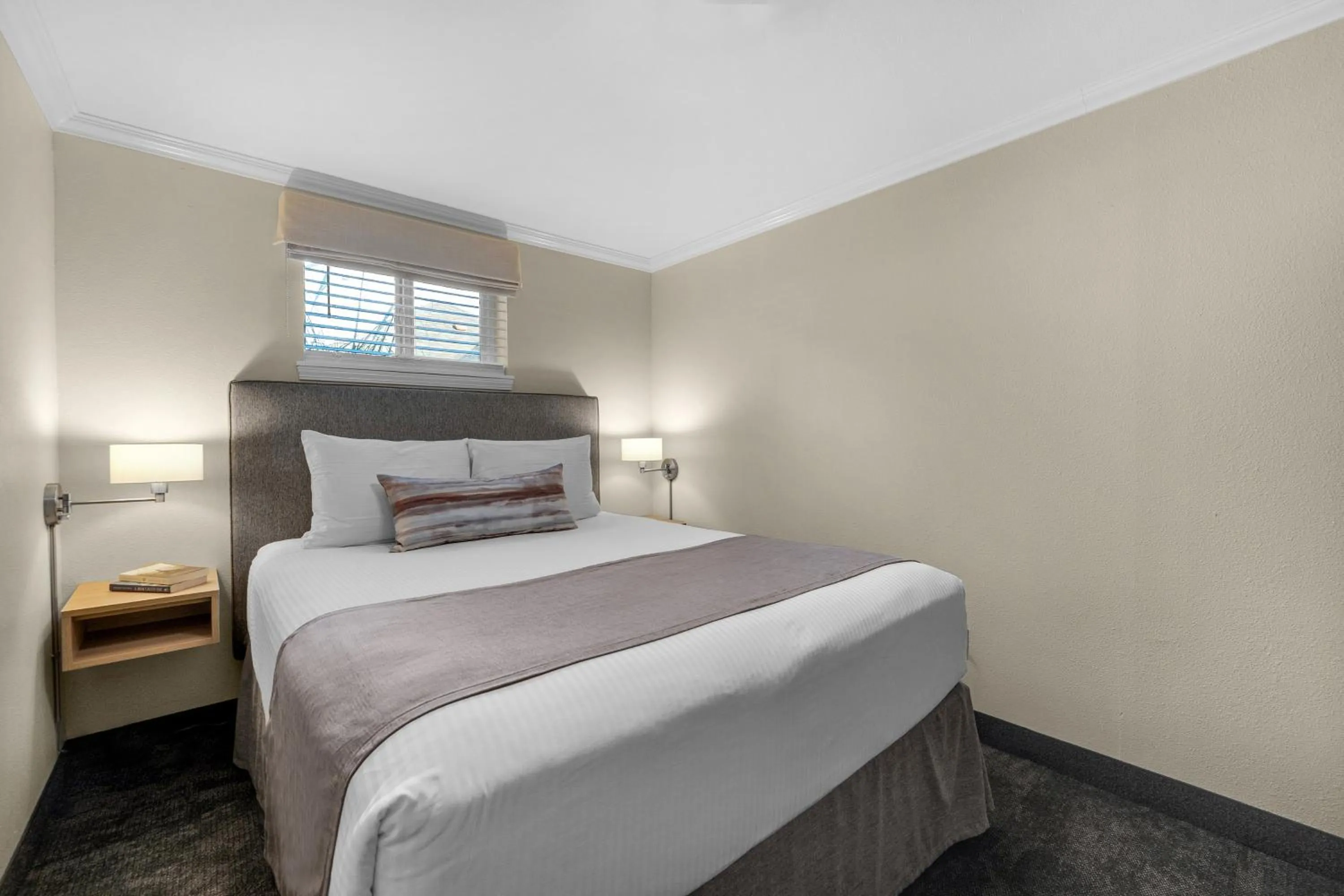 Bed in Looking Glass Inn