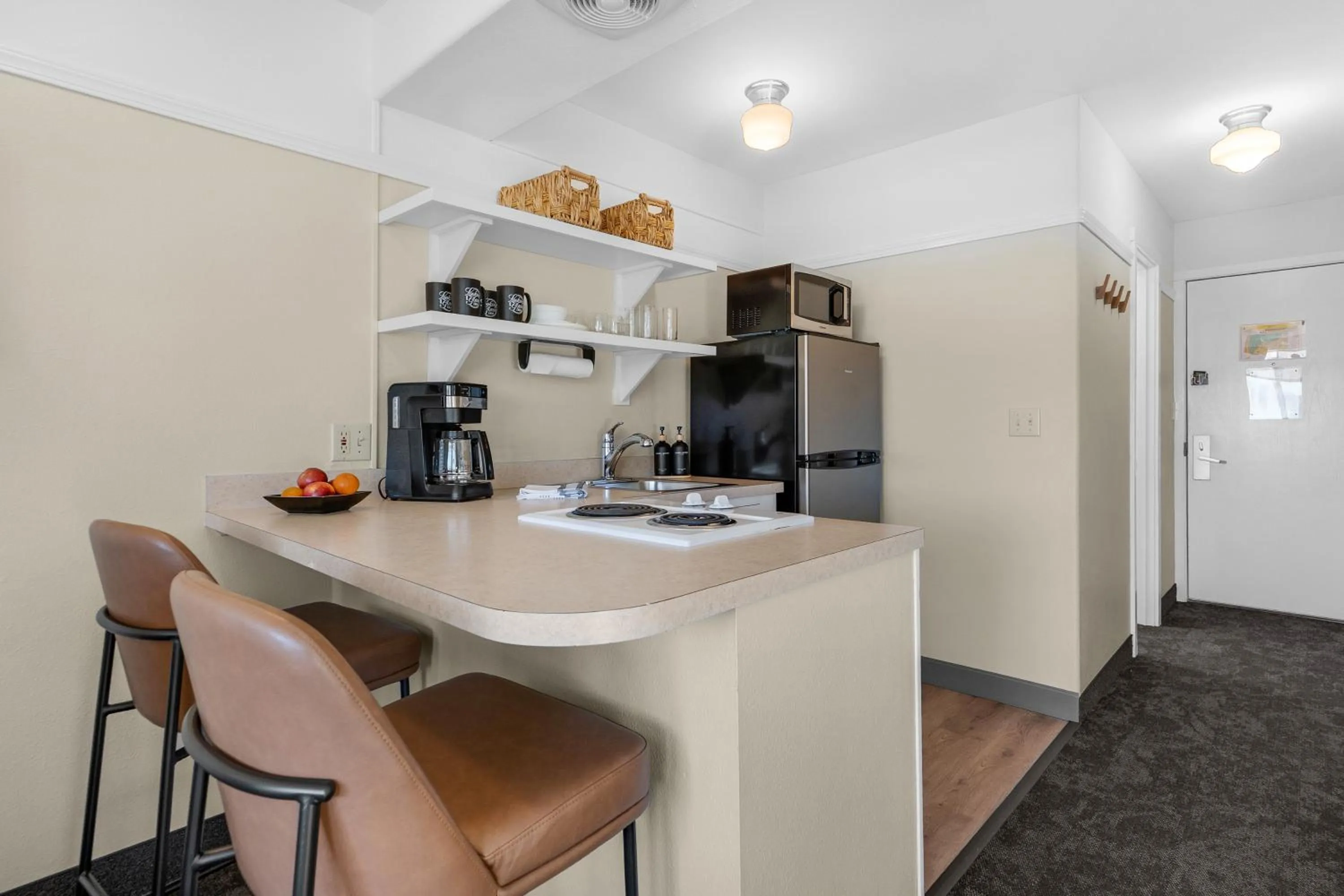 Kitchen or kitchenette in Looking Glass Inn