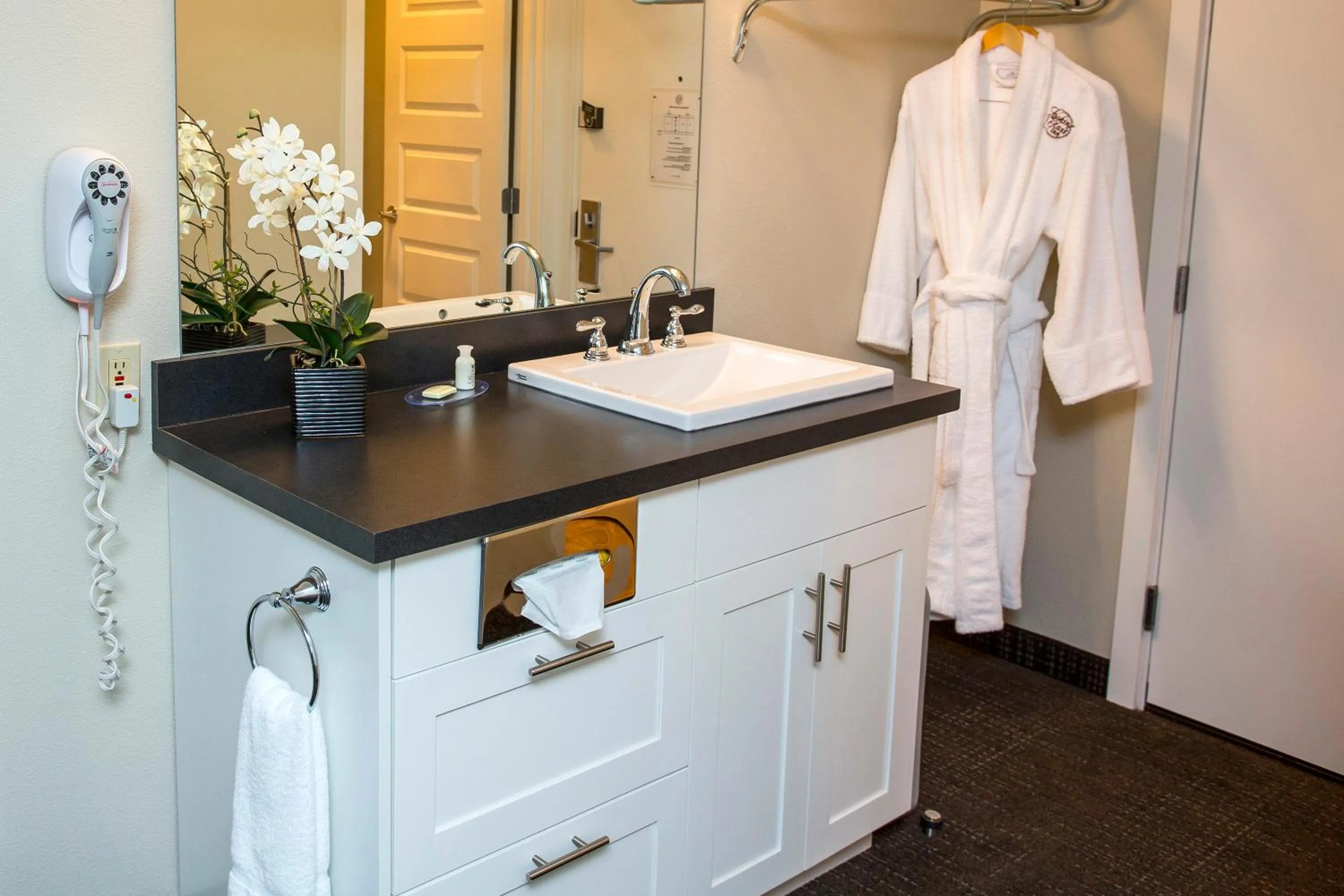 Bathroom in Looking Glass Inn