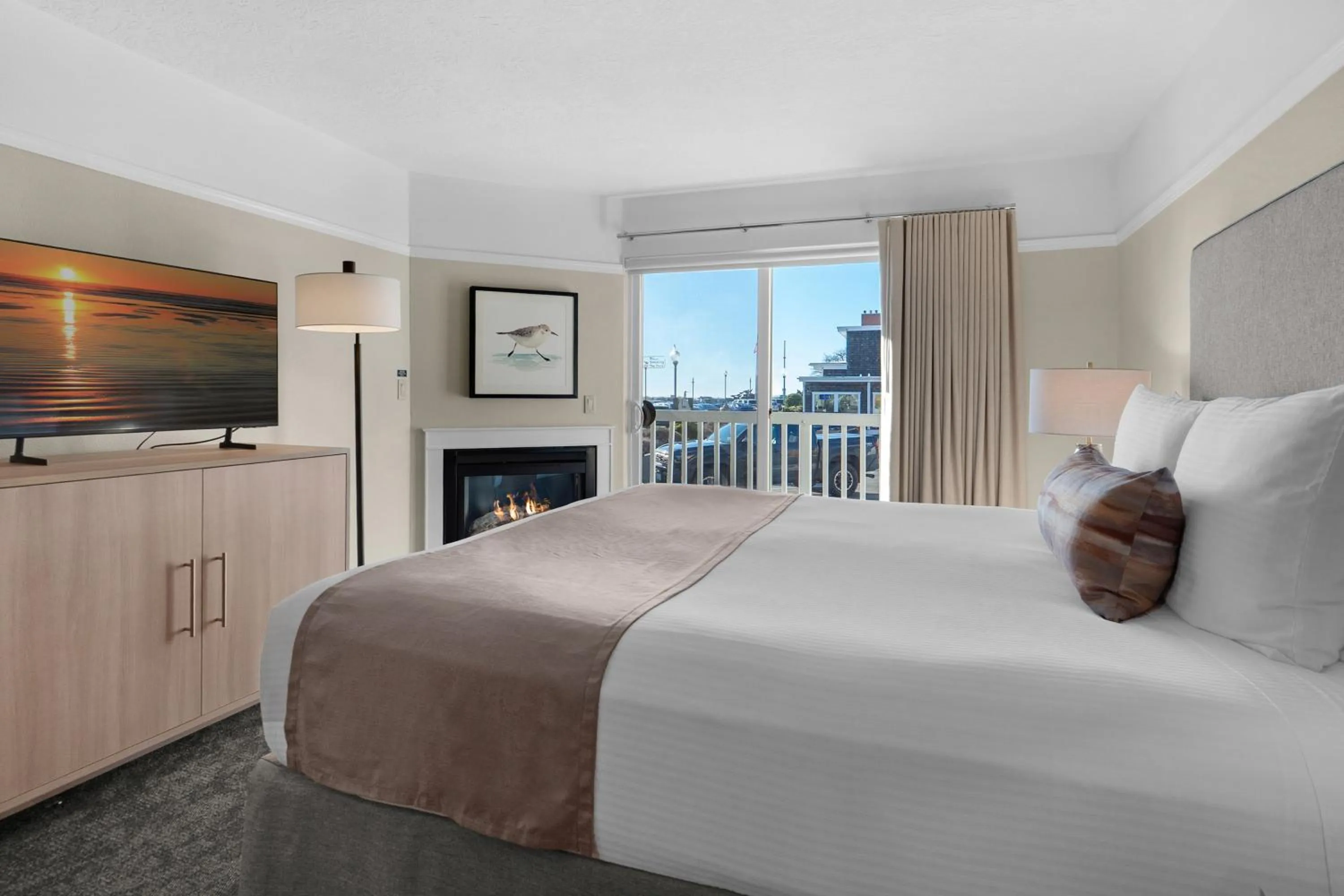 Bed in Looking Glass Inn