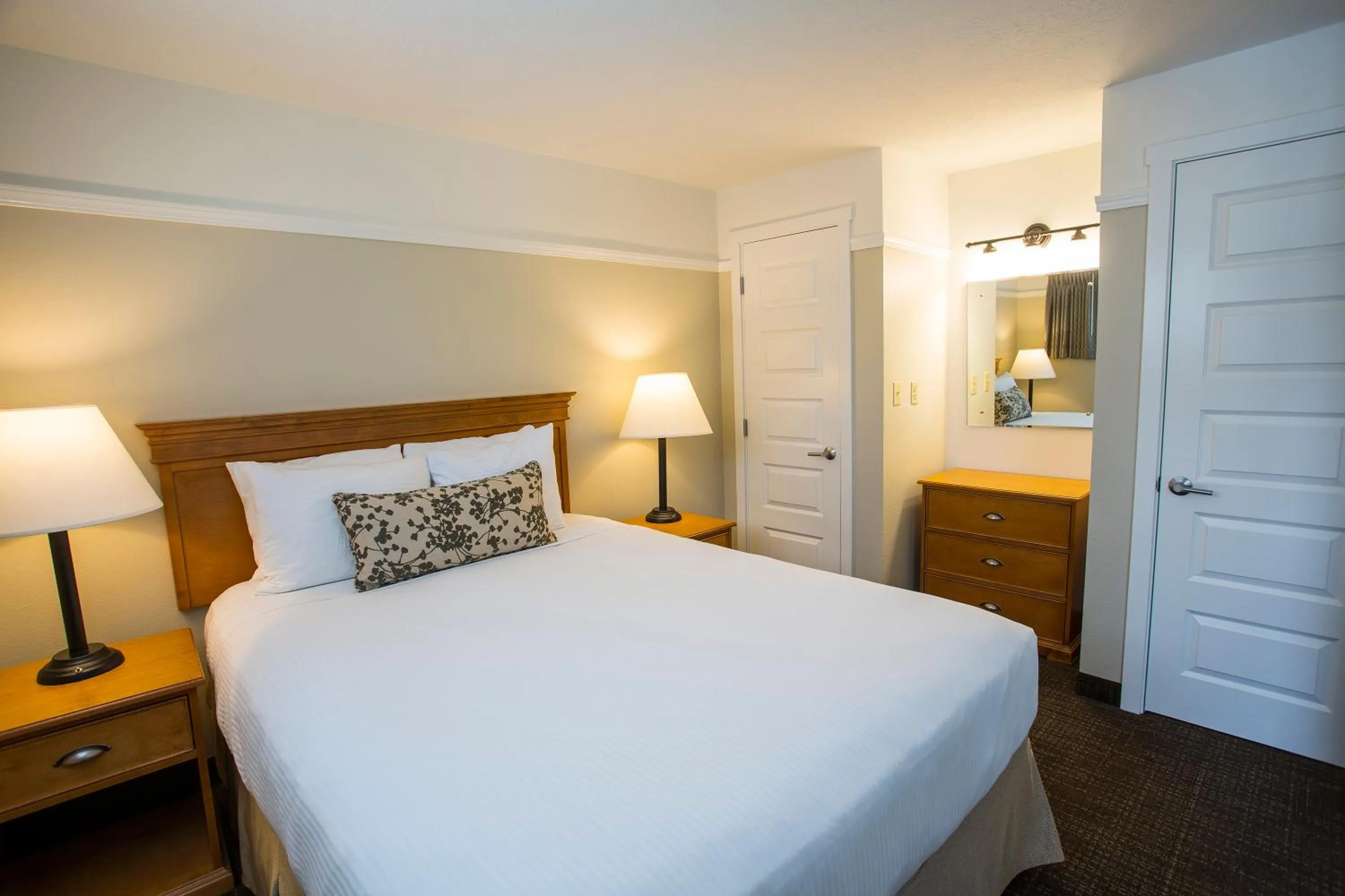 Bed in Looking Glass Inn