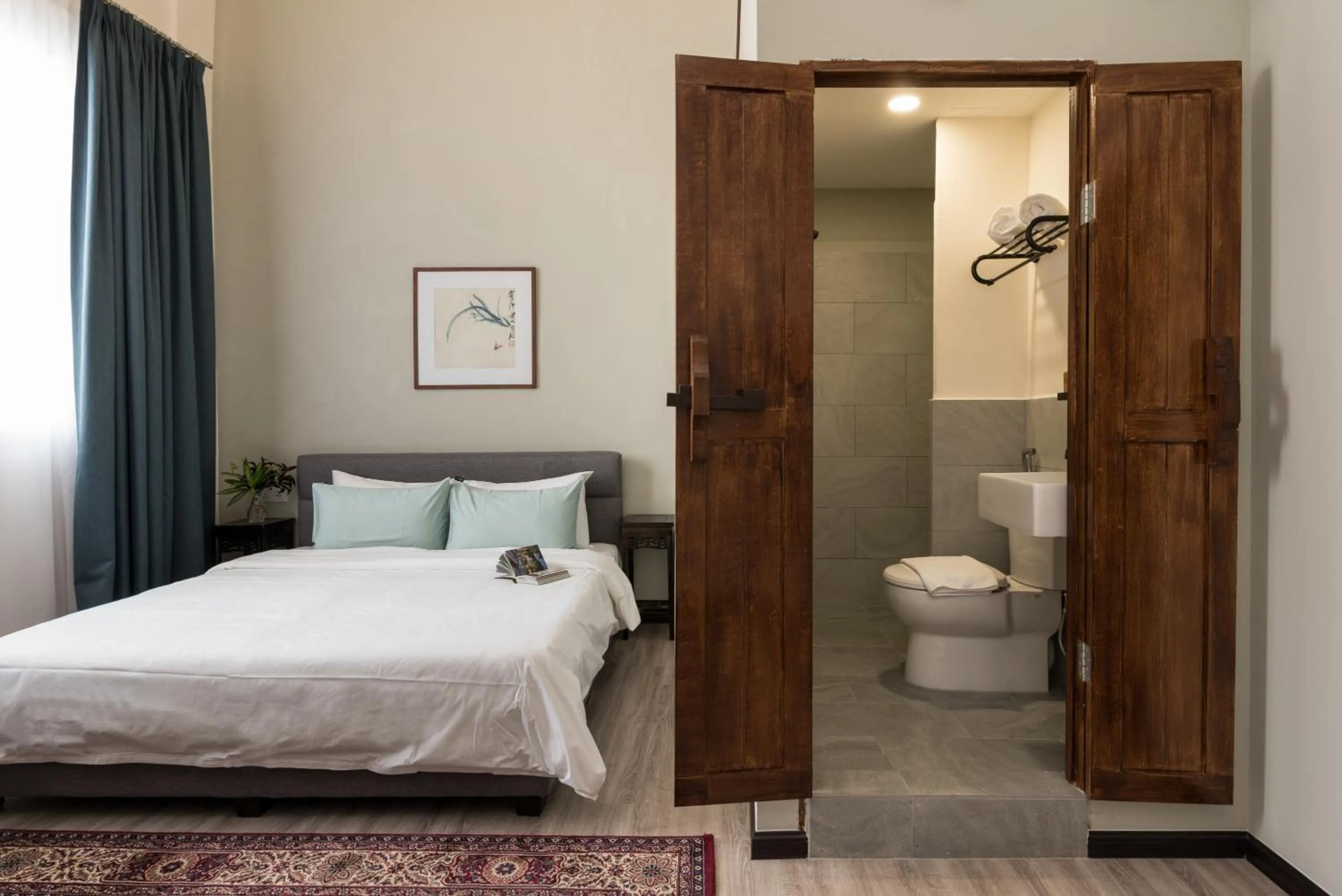 Bathroom, Bed in Carnarvon House