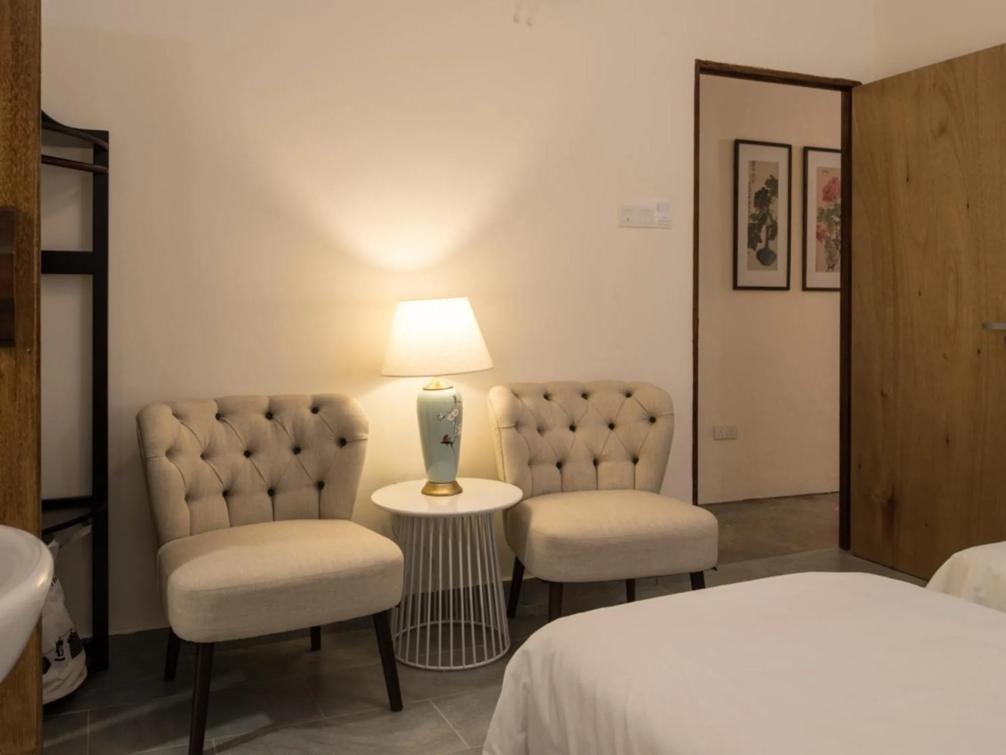 Seating area, Bed in Carnarvon House