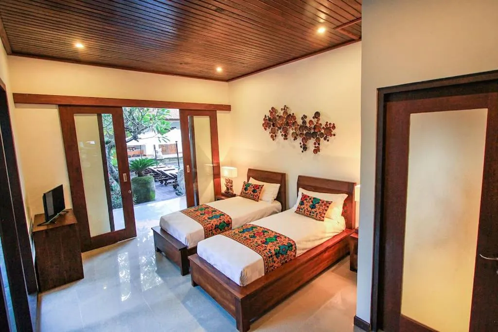 Photo of the whole room, Bed in Villa Heron Ubud