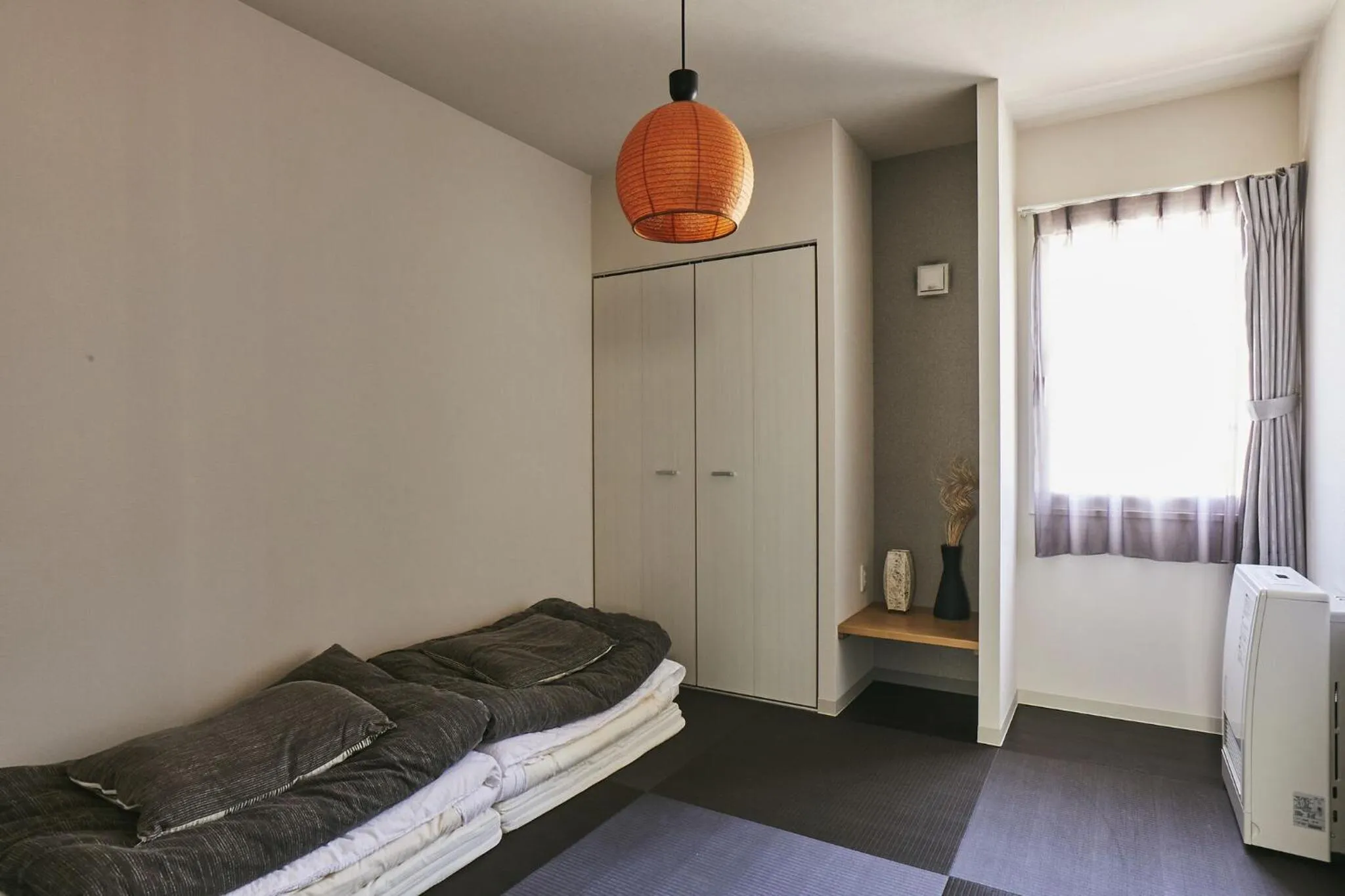 Bedroom, Bed in PINN-S4E5