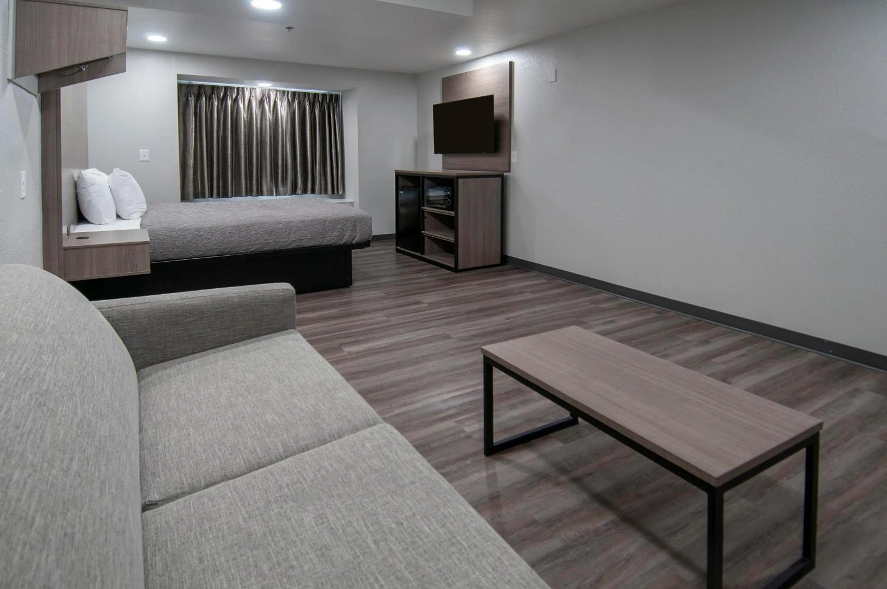 Bed in Americas Best Value Inn and Suites Lake Charles