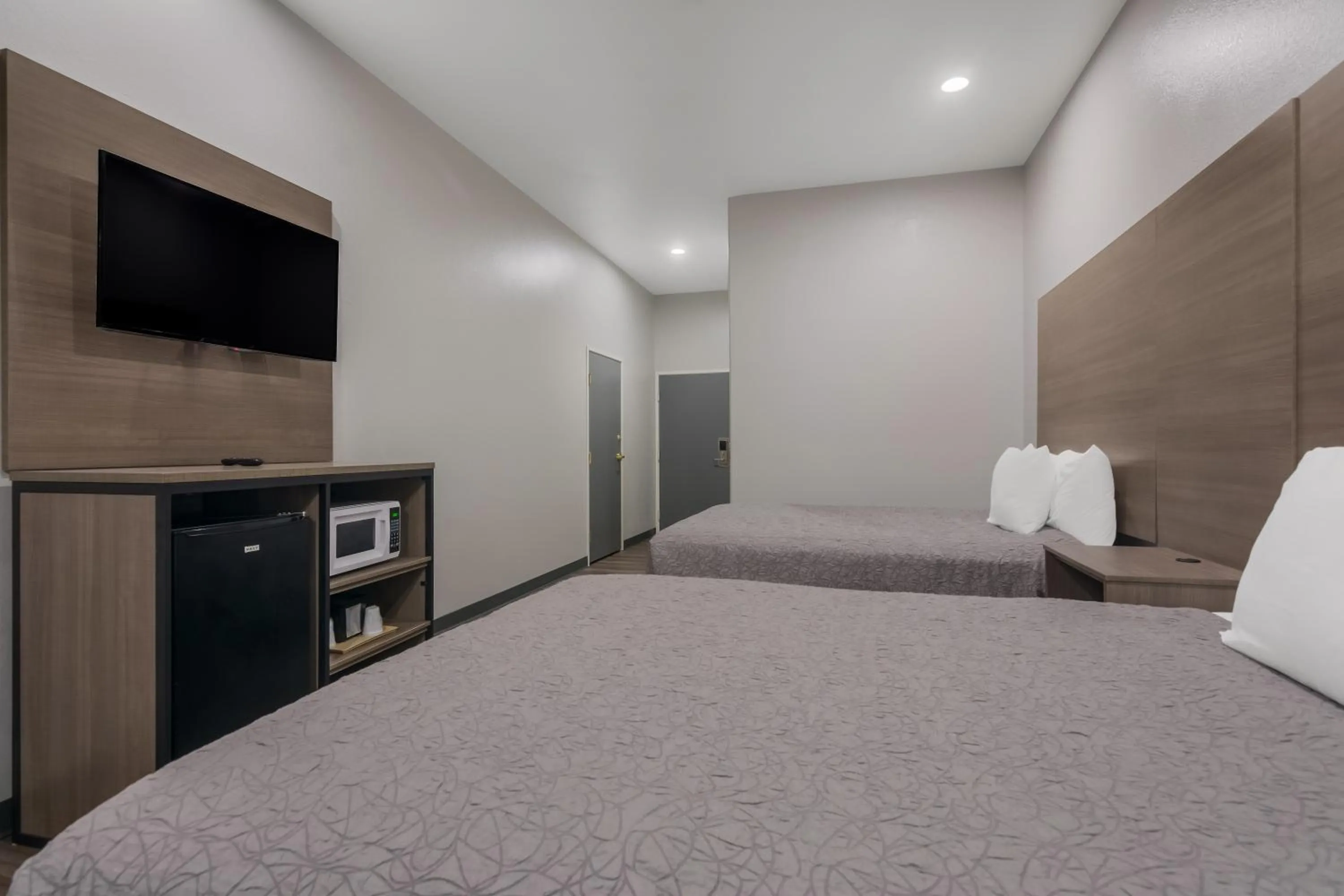 Bed in Americas Best Value Inn and Suites Lake Charles