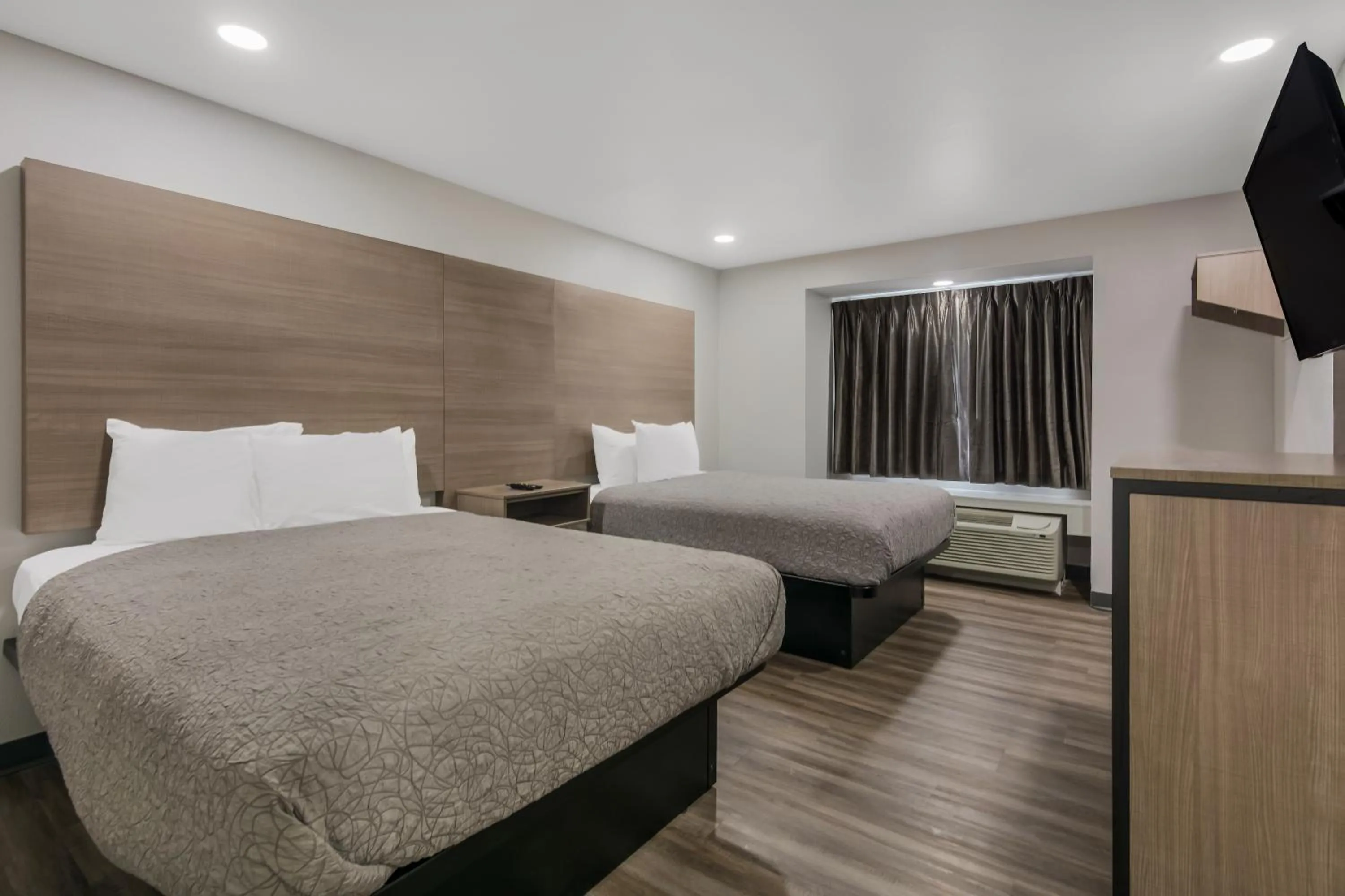 Bed in Americas Best Value Inn and Suites Lake Charles