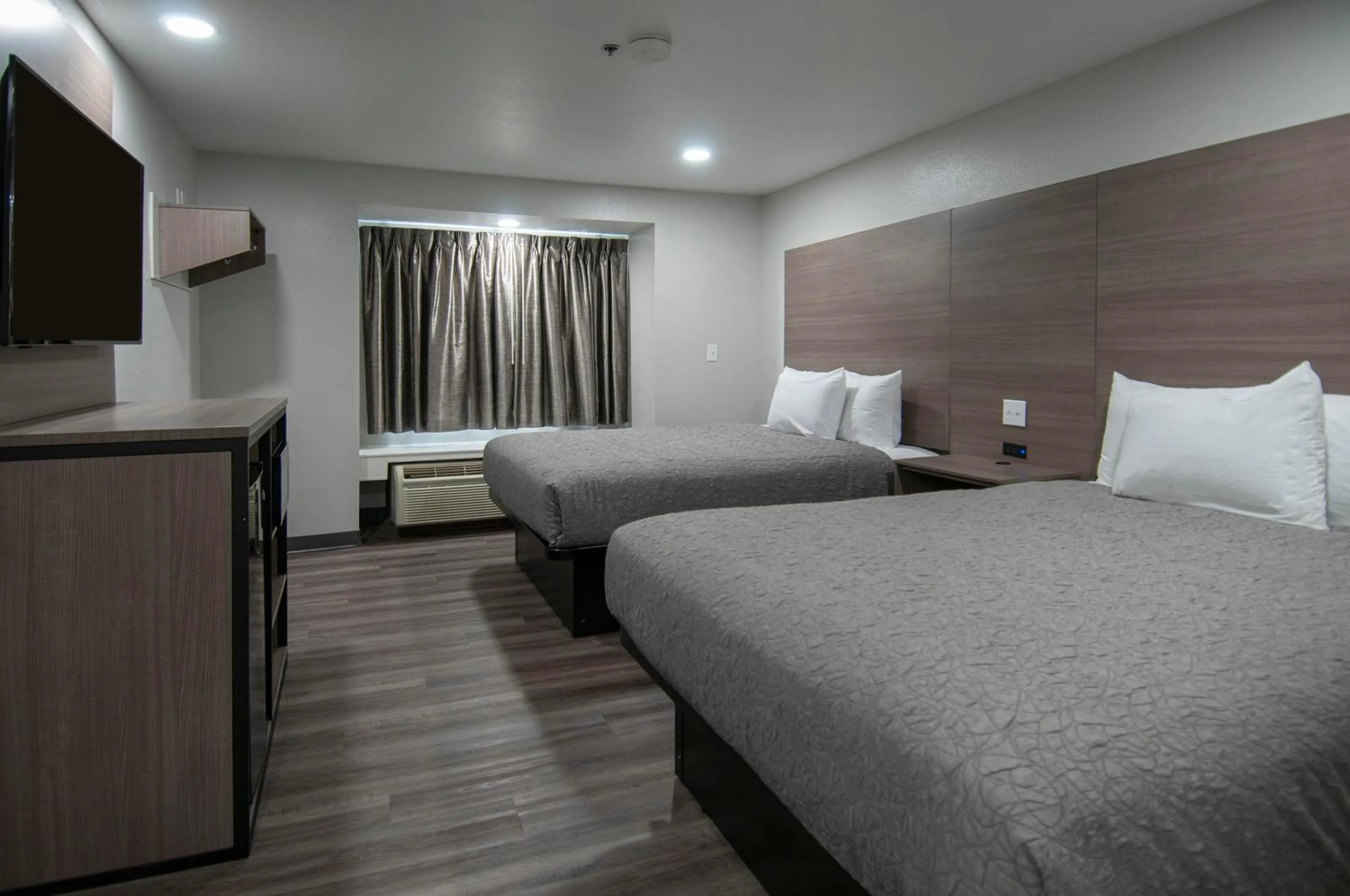 Bed in Americas Best Value Inn and Suites Lake Charles