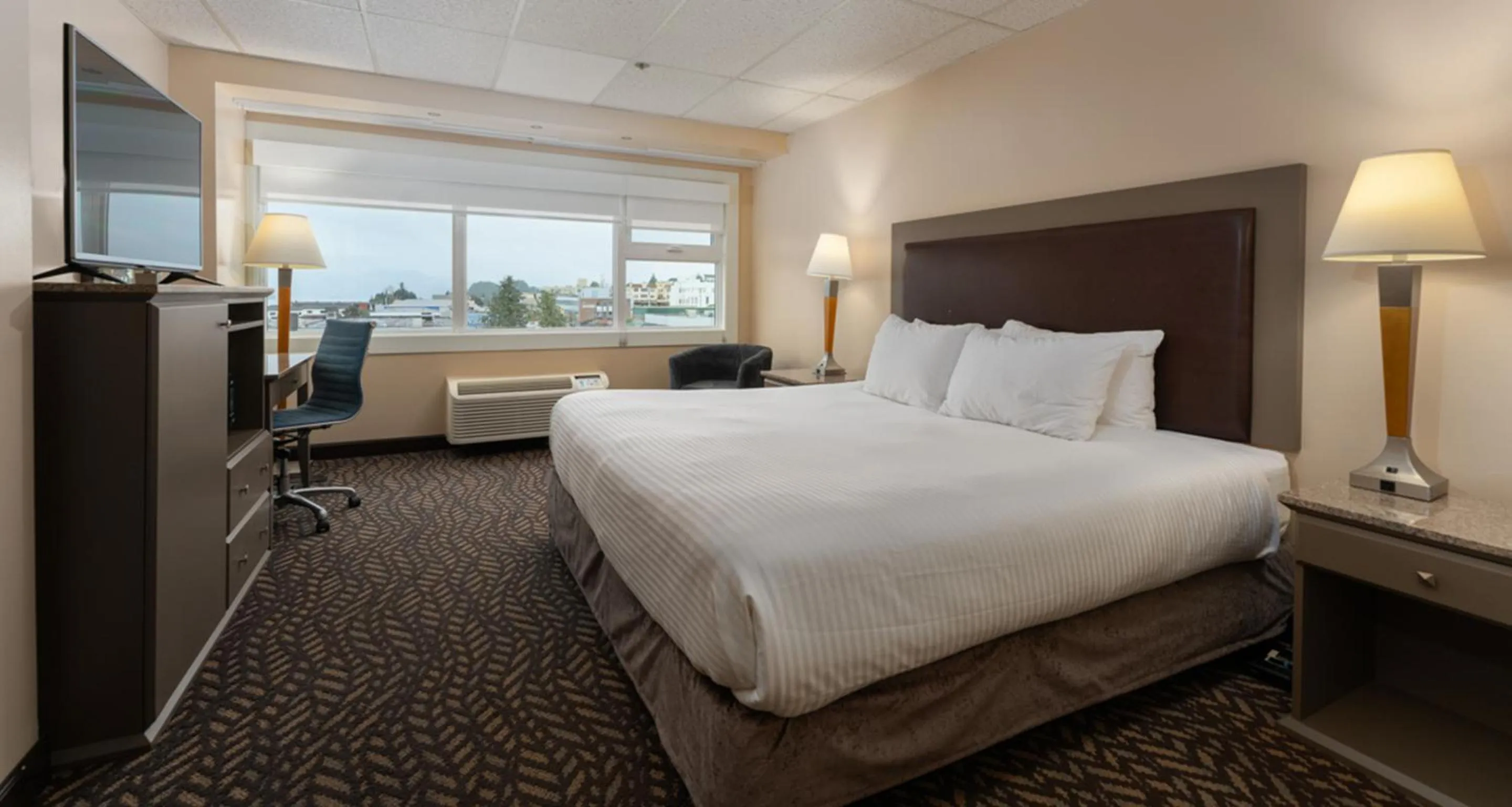 Bedroom, Bed in Prestige Oceanview Hotel Prince Rupert