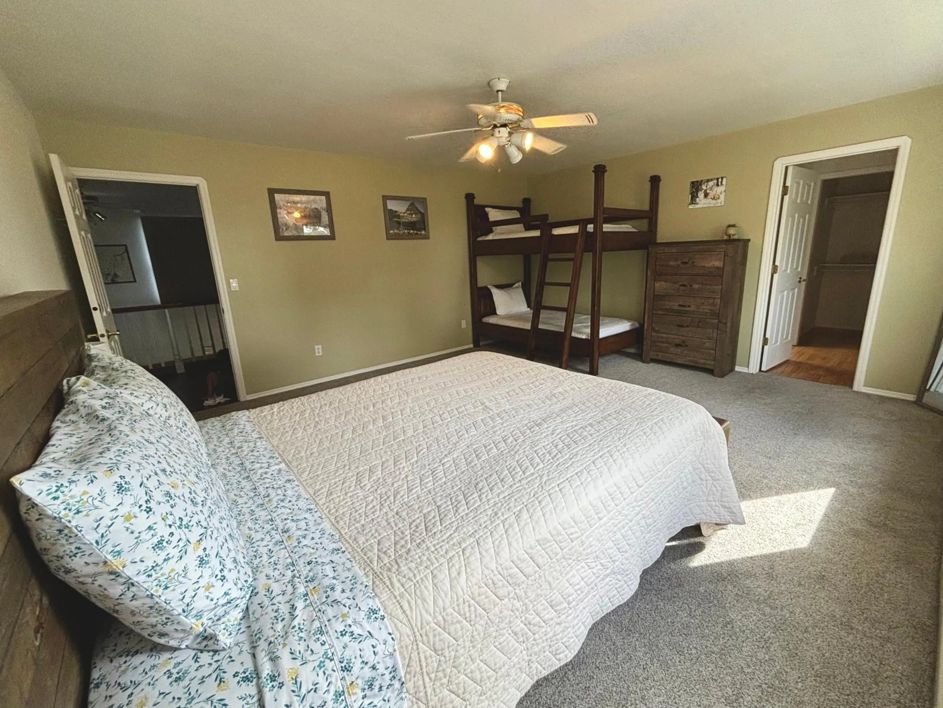 Bed in Fox Hollow Inn