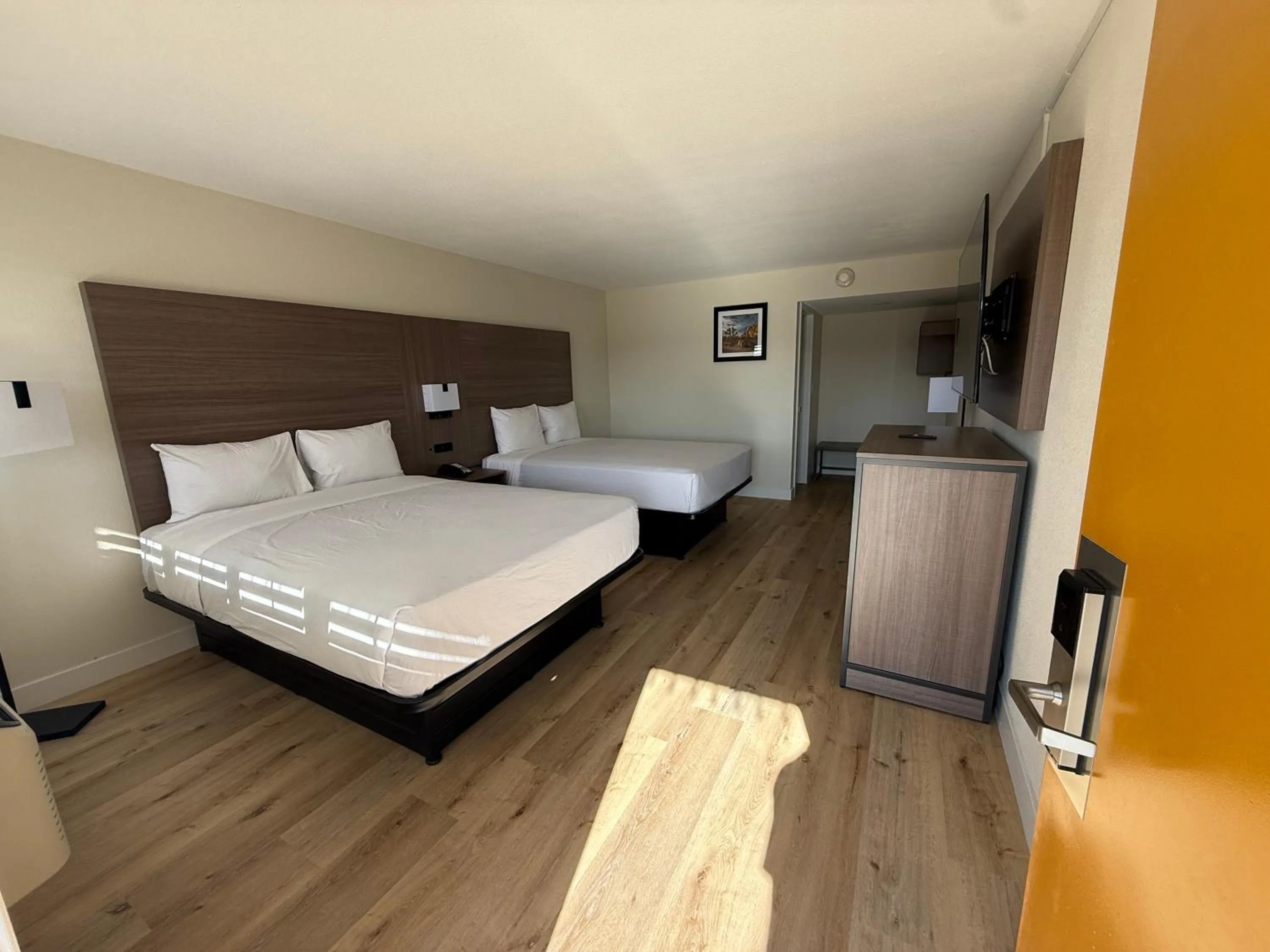 Photo of the whole room, Bed in Travelodge by Wyndham Imperial - El Centro