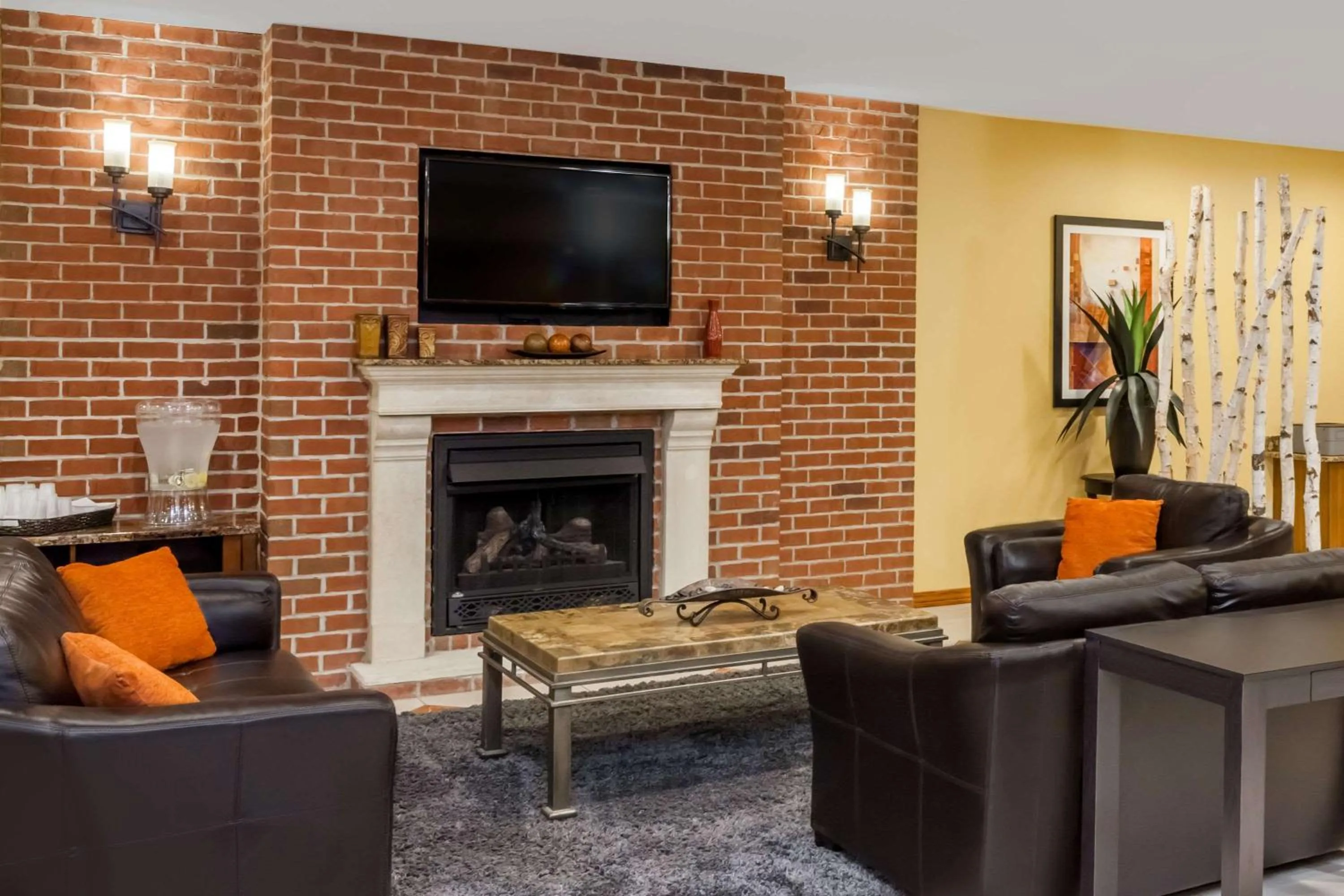 Lobby or reception in Microtel by Wyndham South Bend Notre Dame University