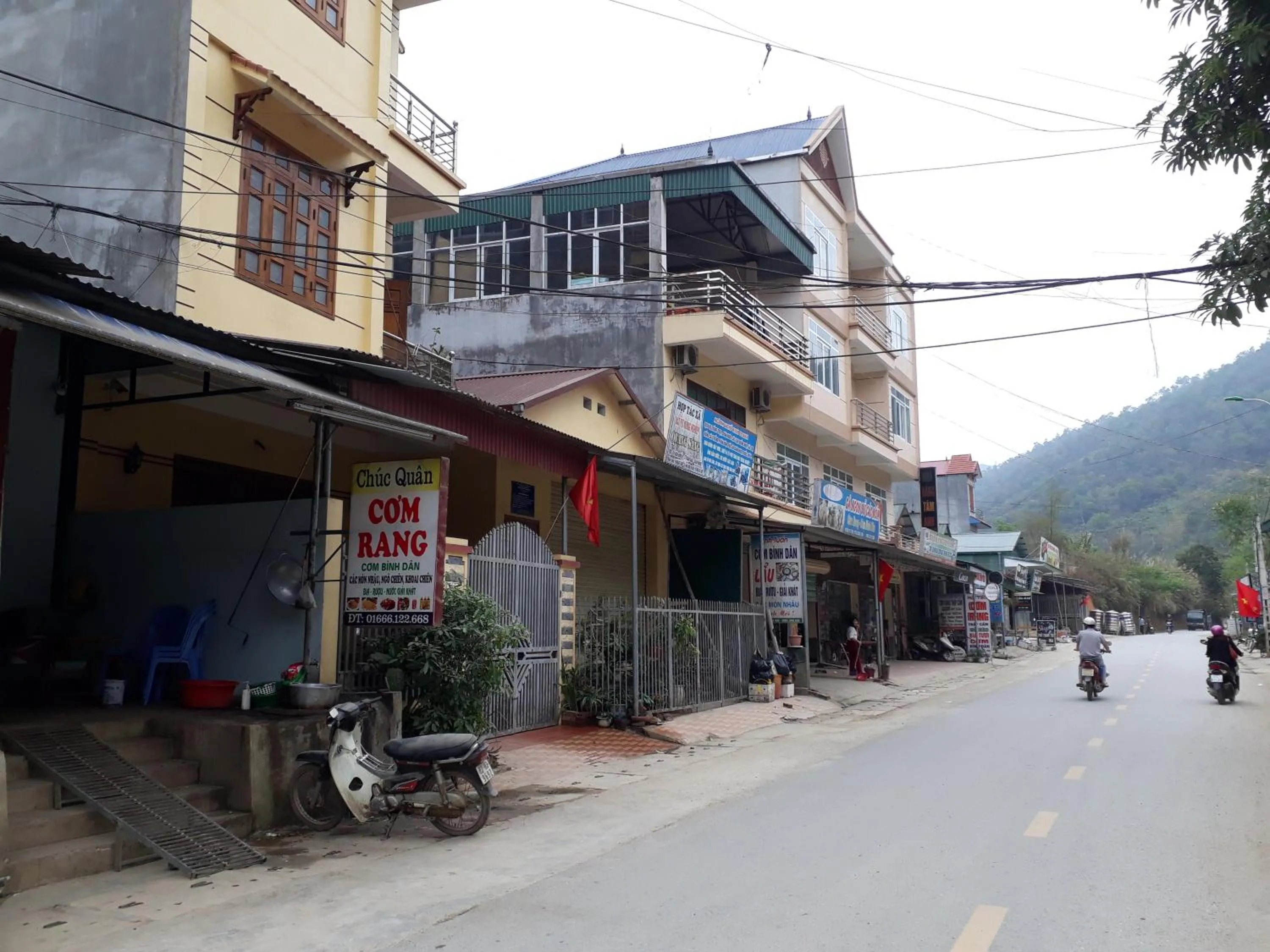 Nearby landmark in Viet Hoang Hotel Bao Lac