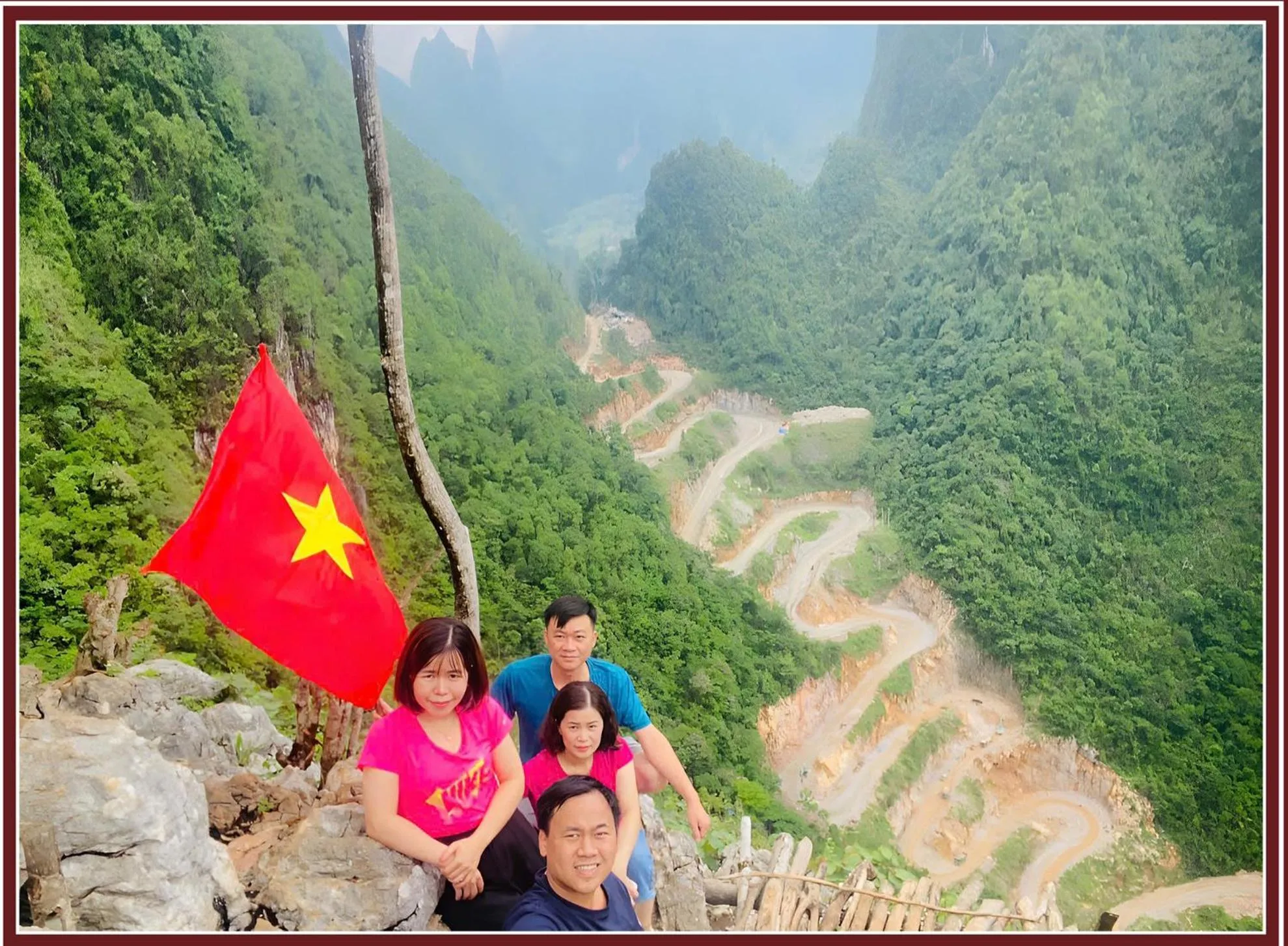group of guests in Viet Hoang Hotel Bao Lac