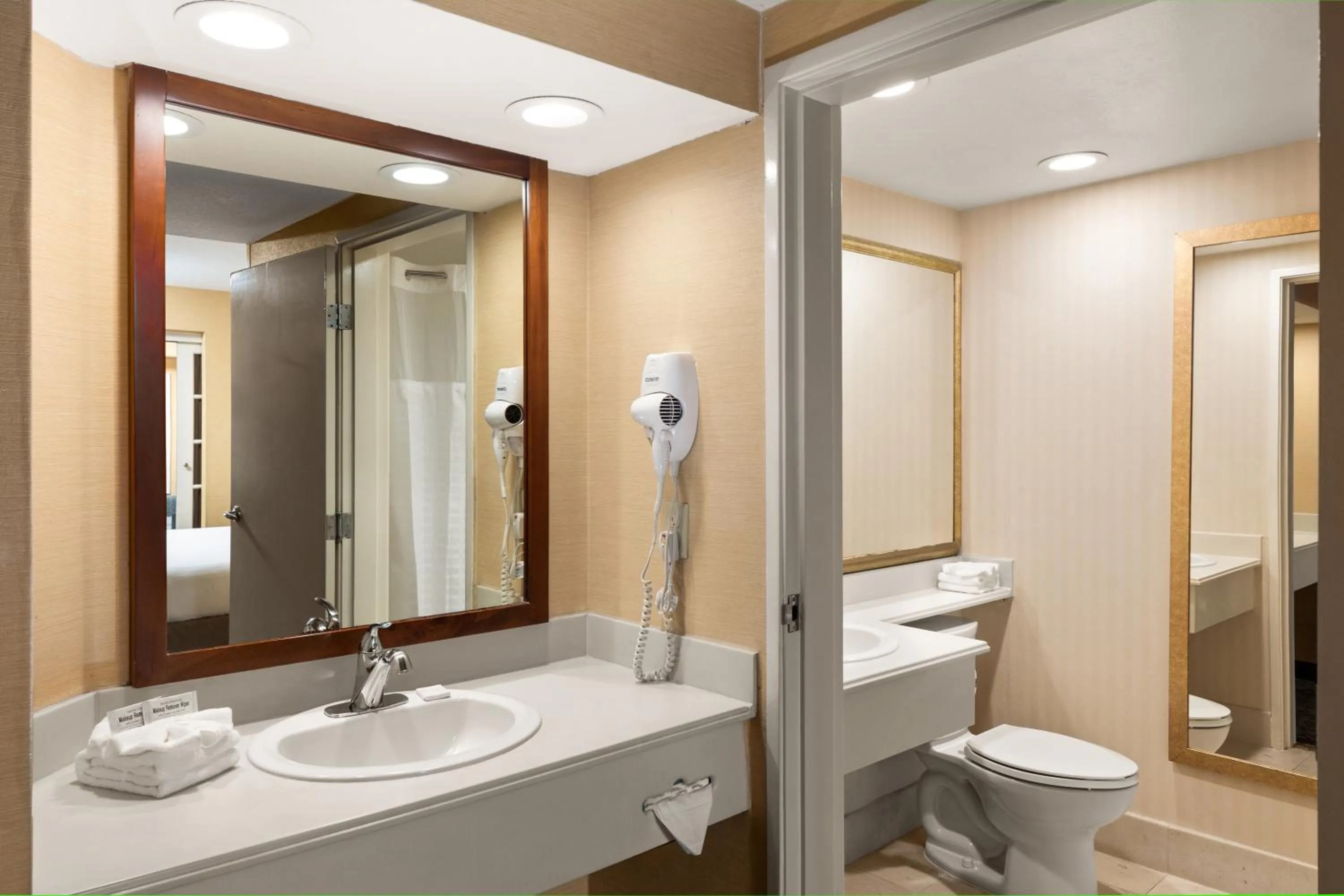 Bathroom in Anaheim Portofino Inn & Suites