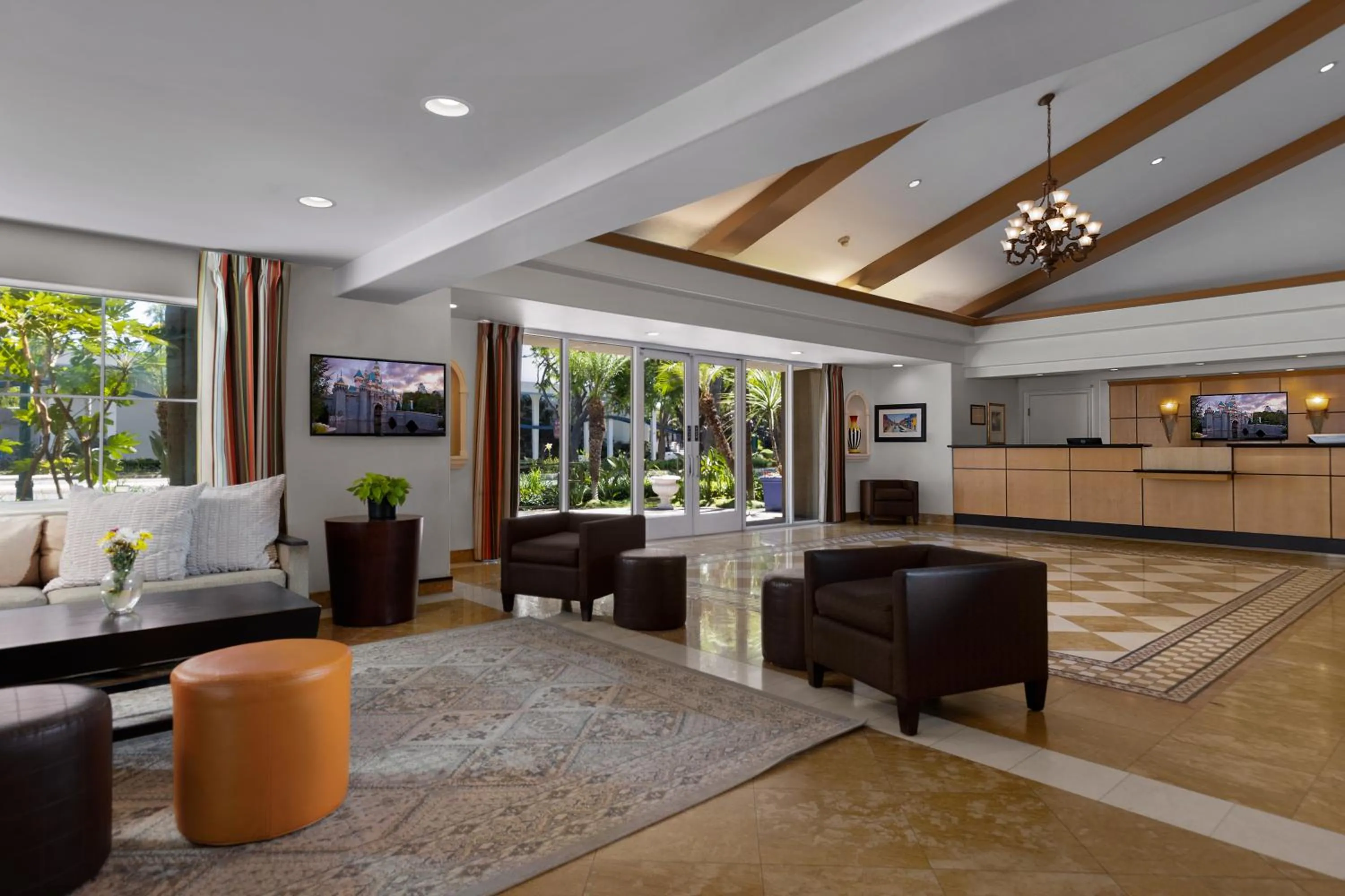 Lobby or reception in Anaheim Portofino Inn & Suites