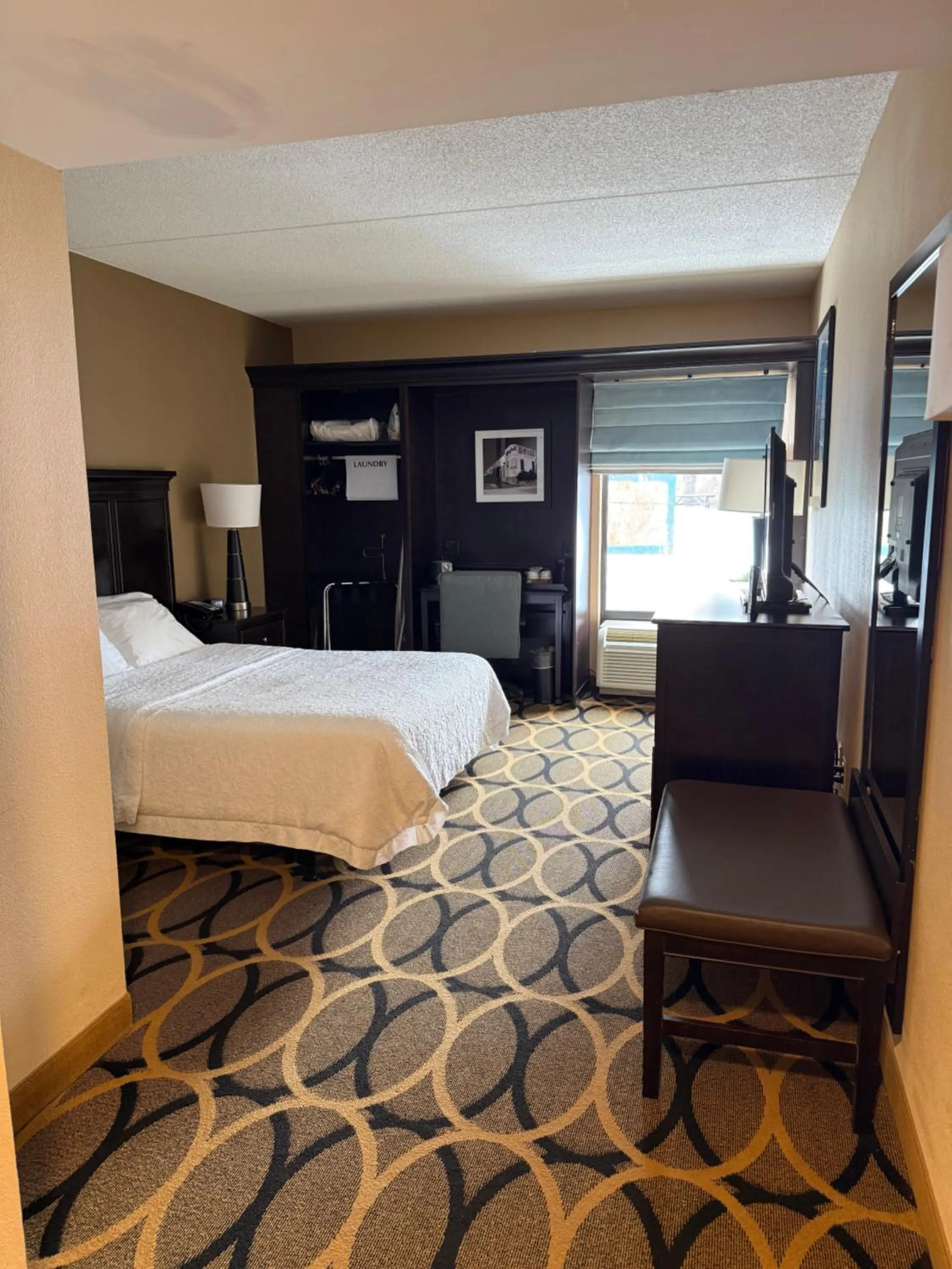 Bedroom, Bed in Hampton Inn Harrisburg/Grantville/Hershey