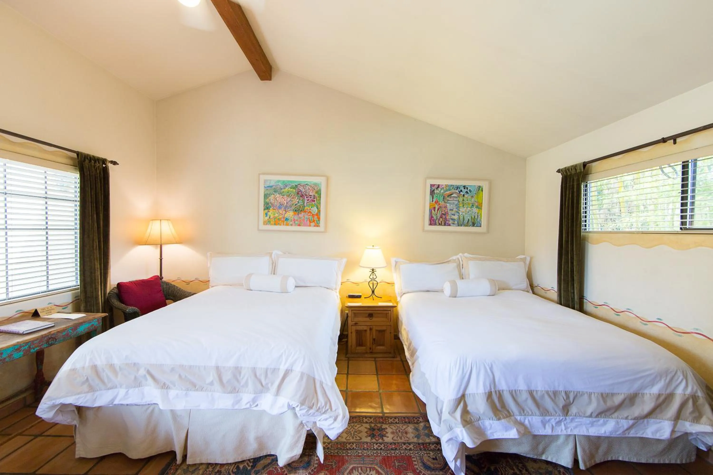 Bedroom, Bed in Blue Iguana Inn