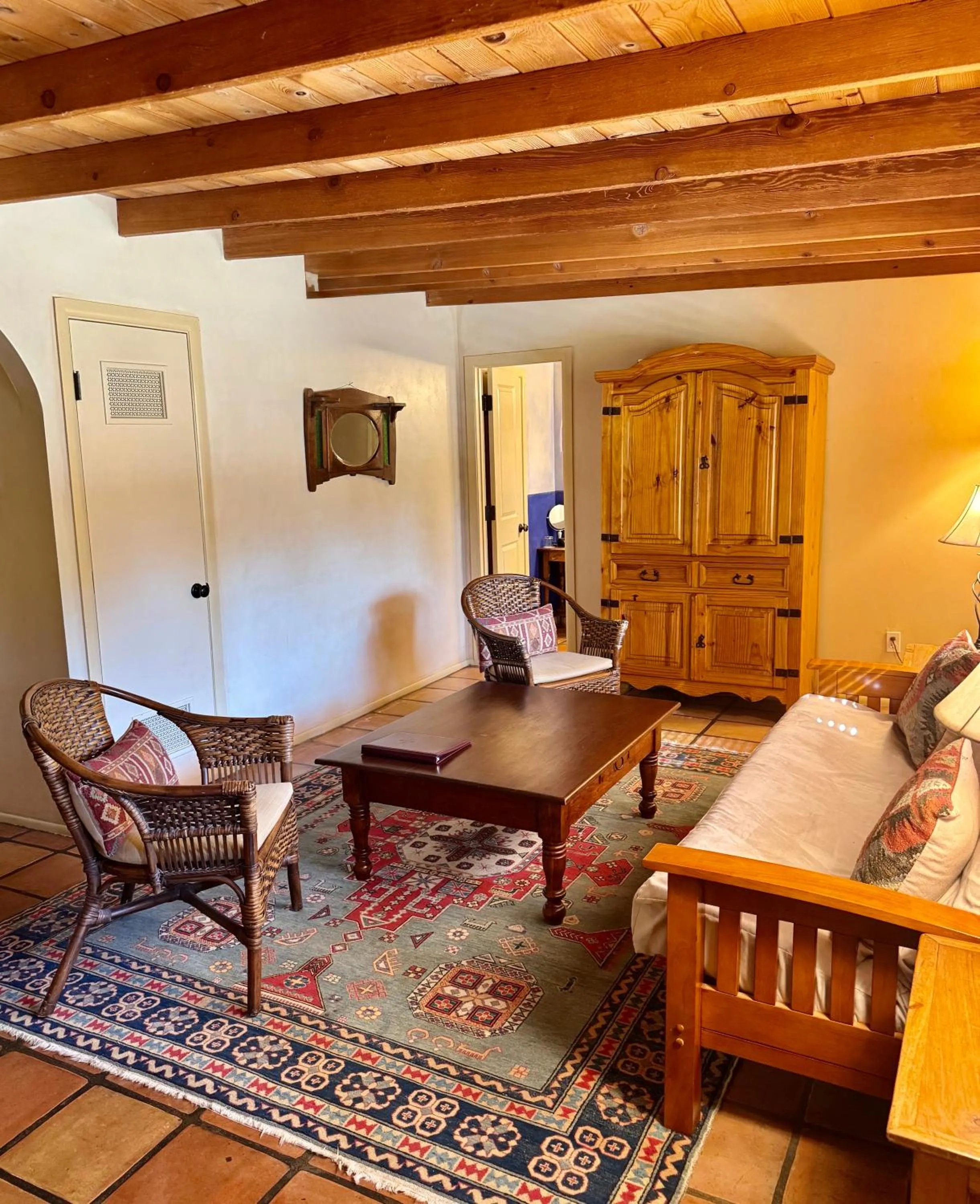 Living room in Blue Iguana Inn