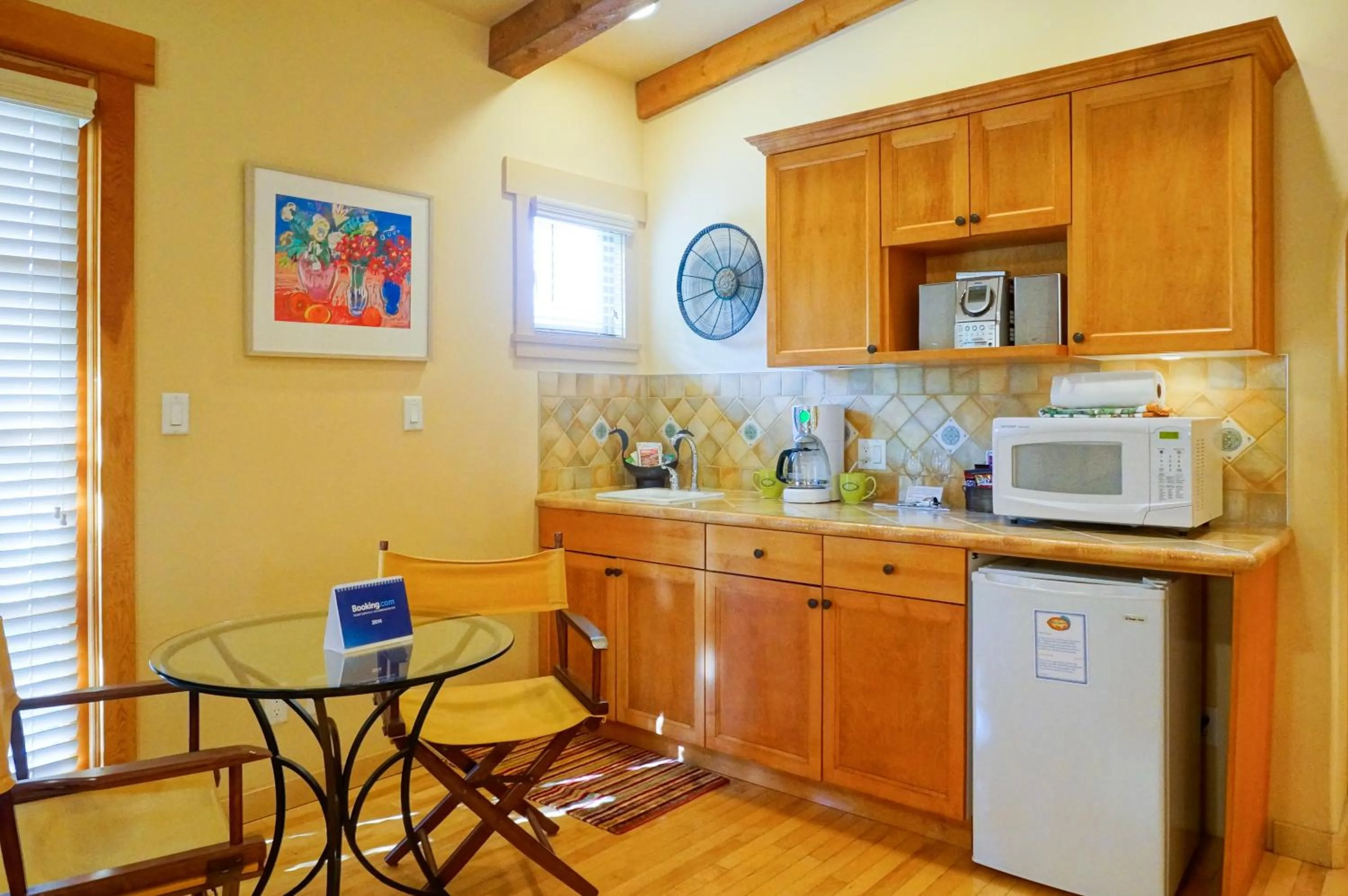Kitchen or kitchenette in Blue Iguana Inn
