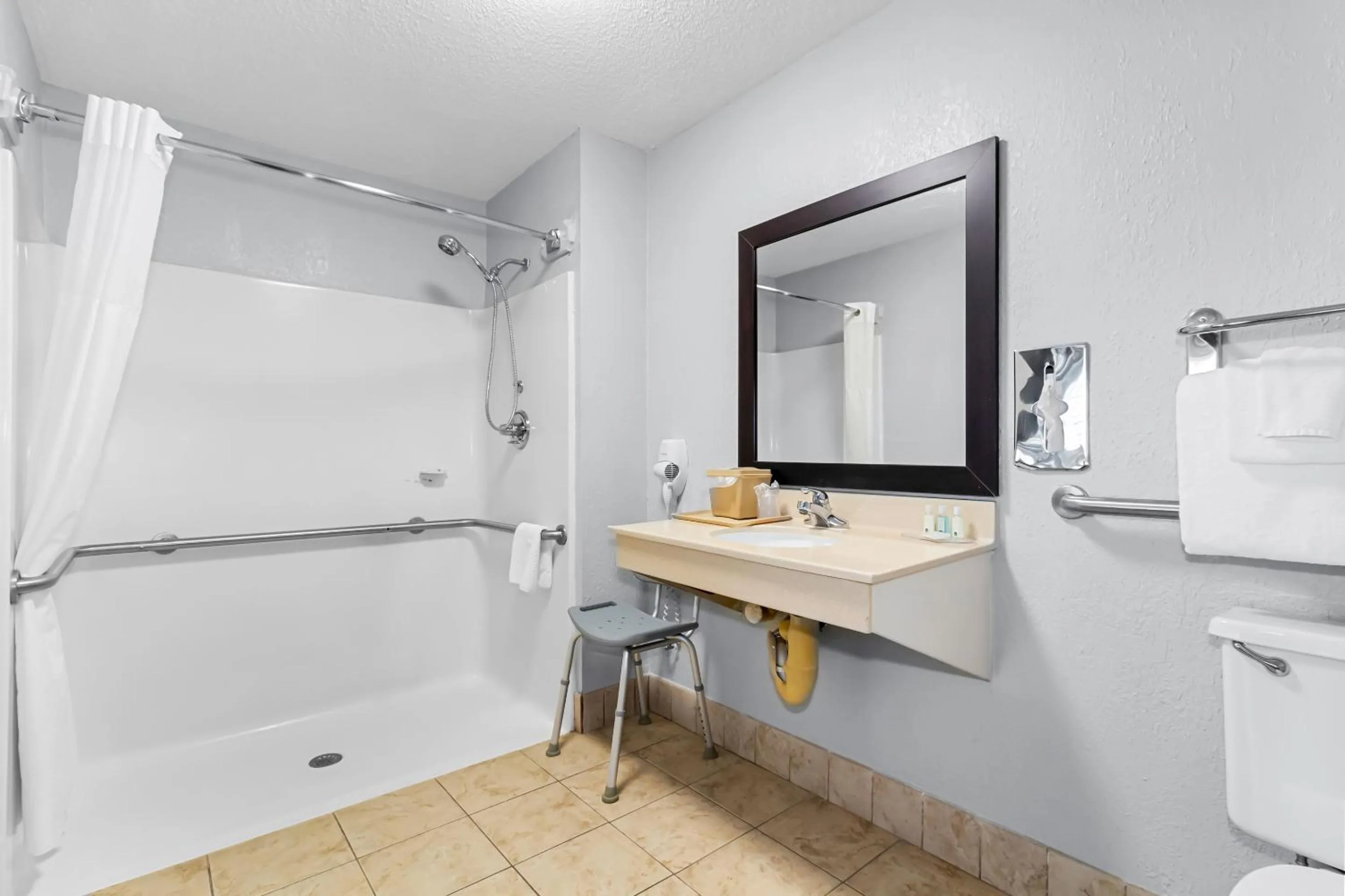 Shower in Quality Inn & Suites Florence Civic Center